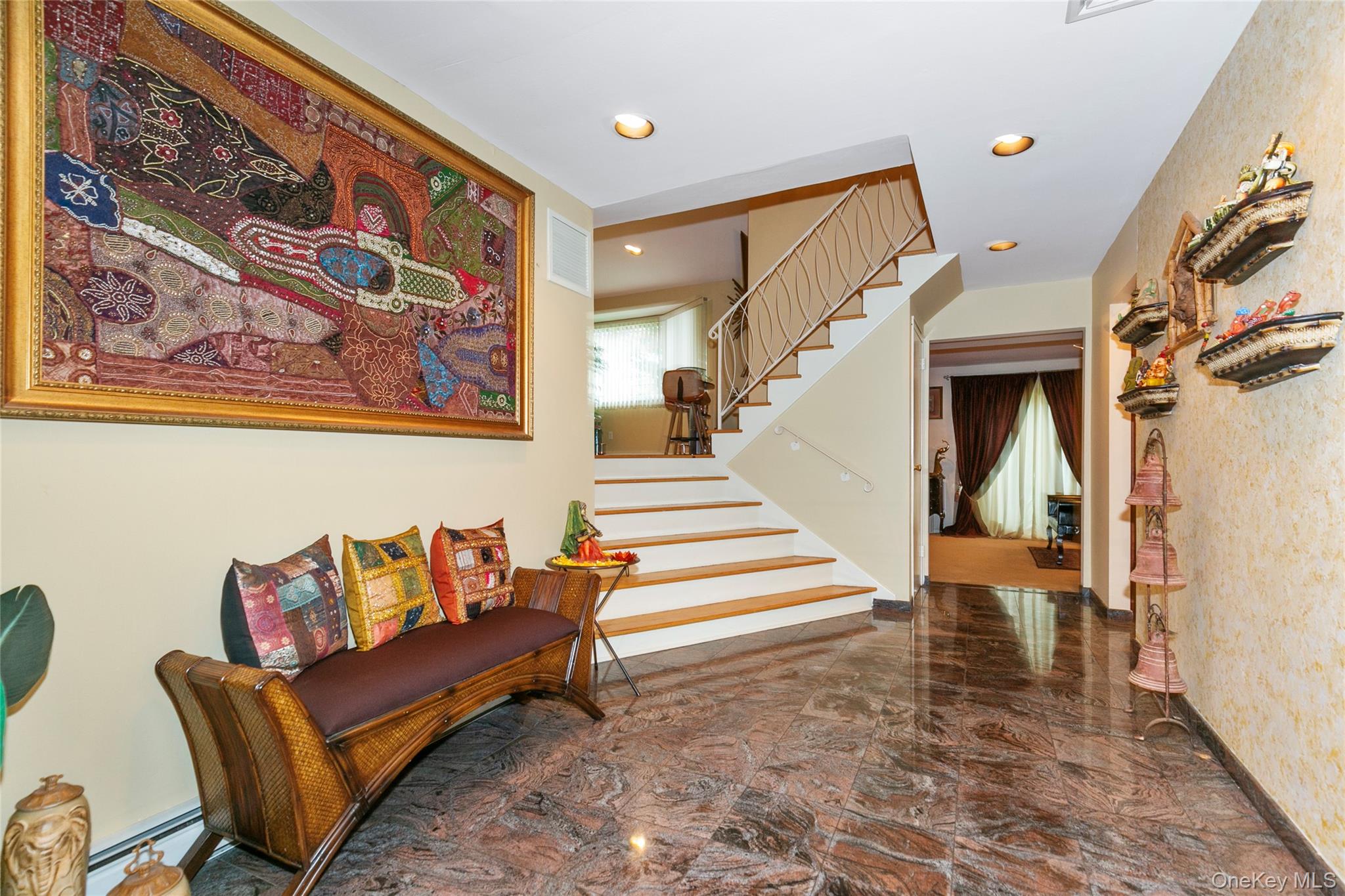 123 South Drive, Manhasset Hills, NY 11040