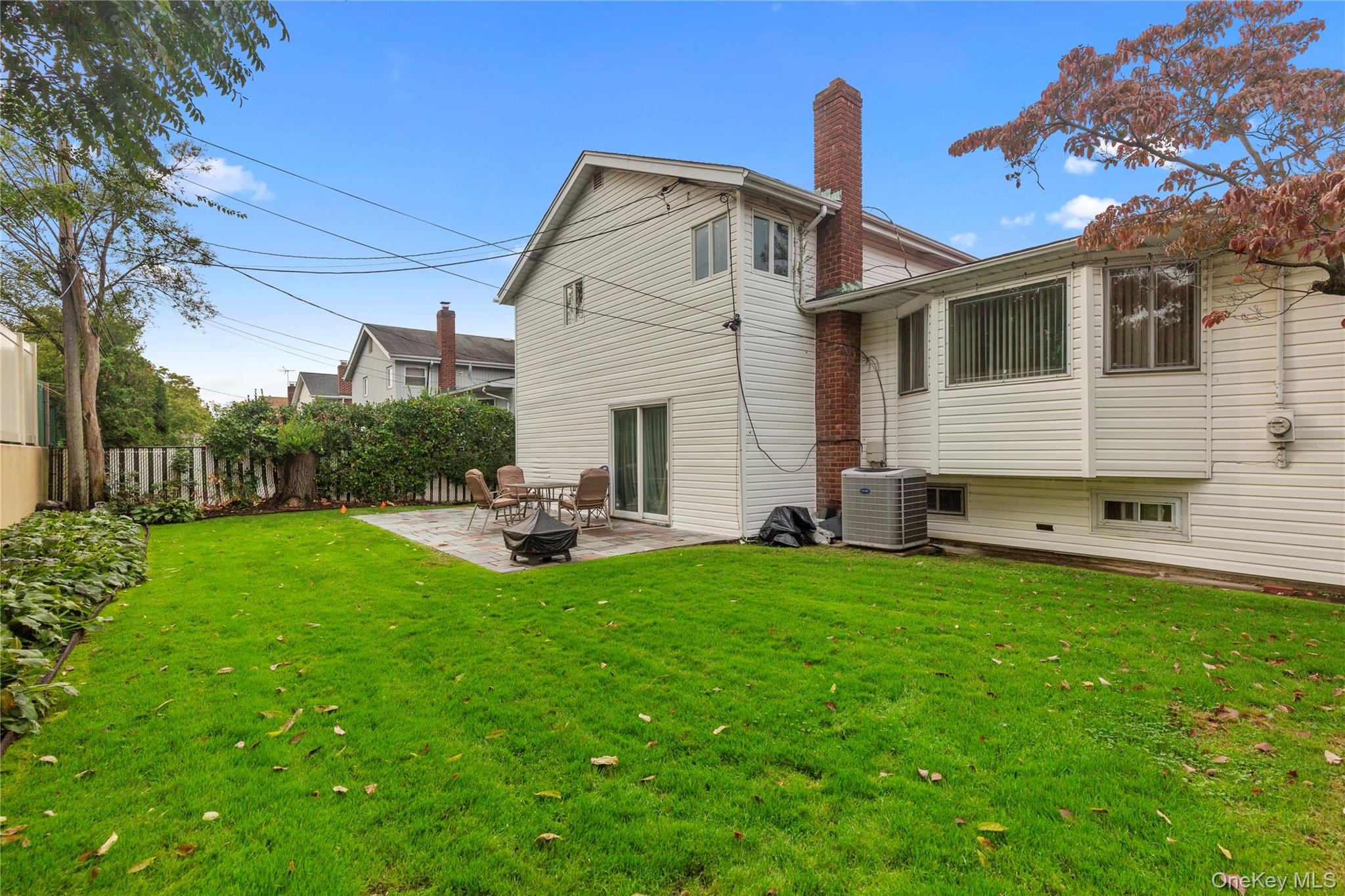 123 South Drive, Manhasset Hills, NY 11040