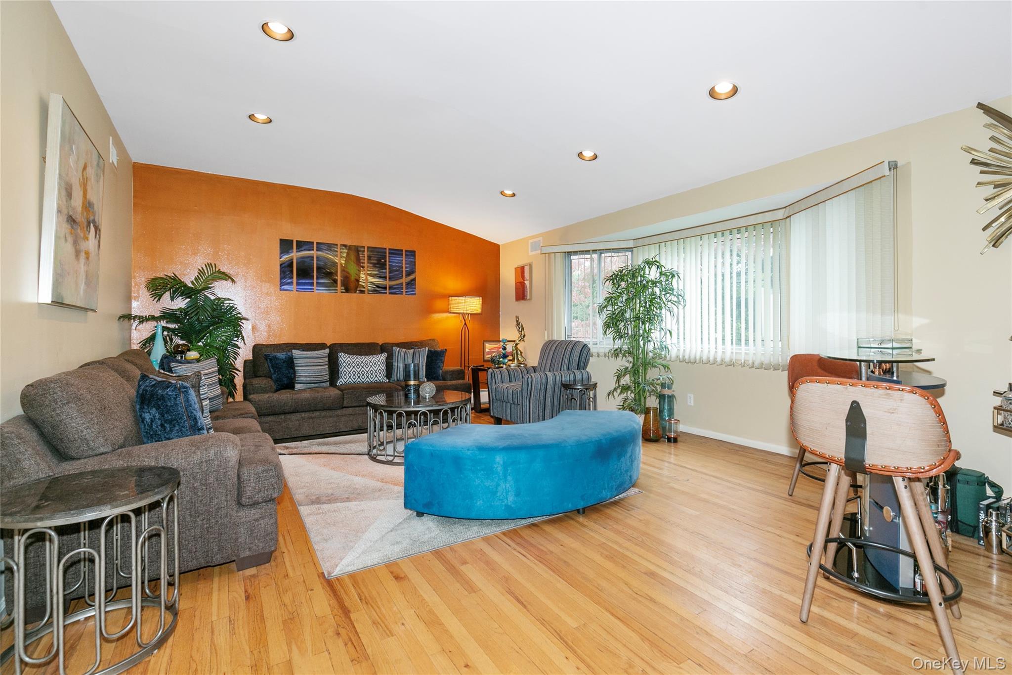 123 South Drive, Manhasset Hills, NY 11040