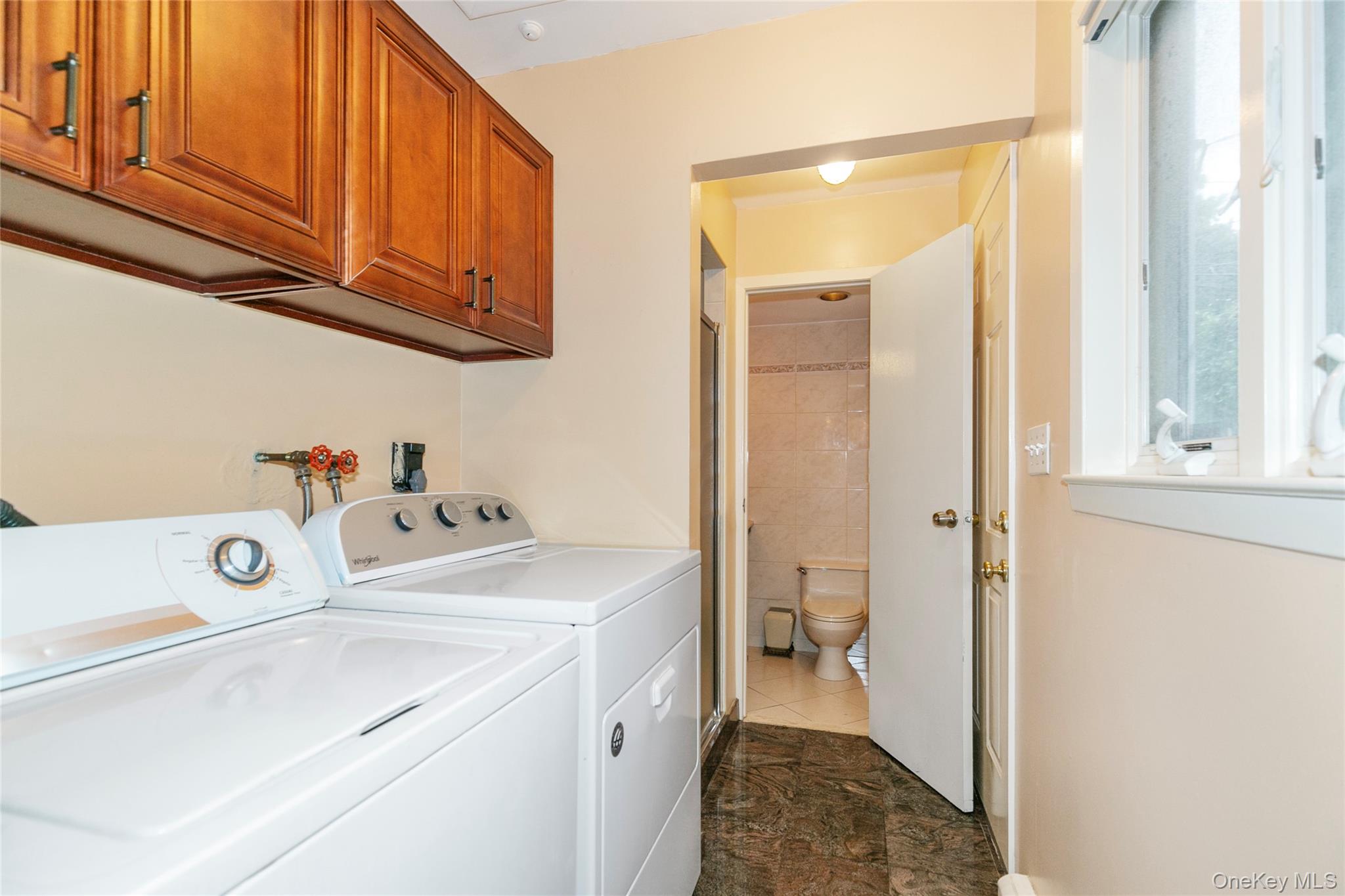 123 South Drive, Manhasset Hills, NY 11040