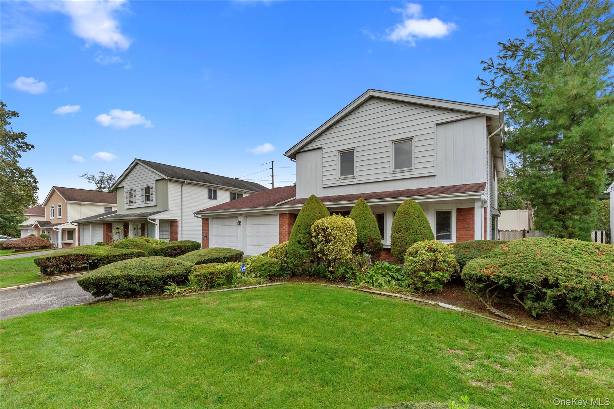 123 South Drive, Manhasset Hills, NY 11040