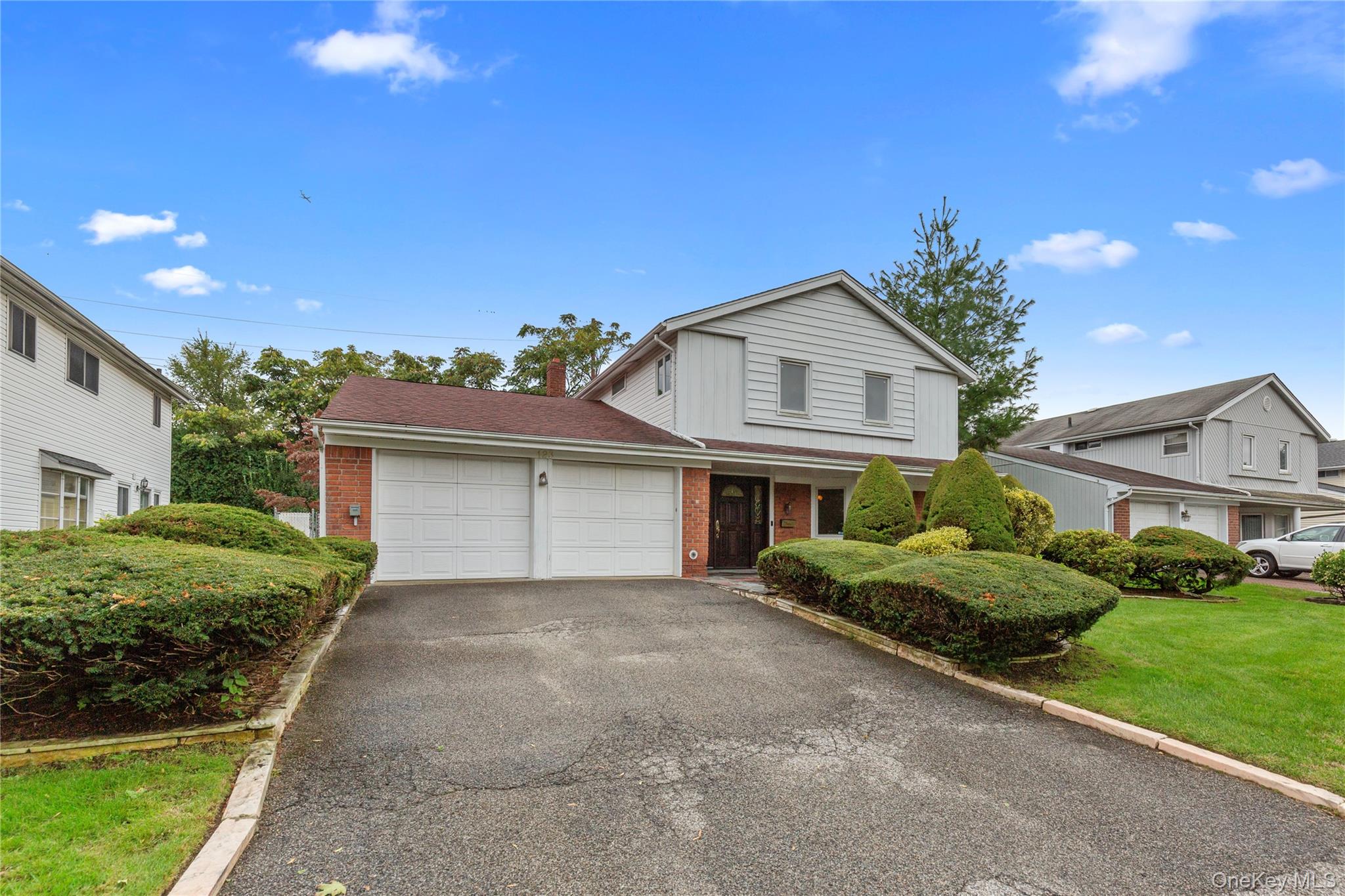 123 South Drive, Manhasset Hills, NY 11040