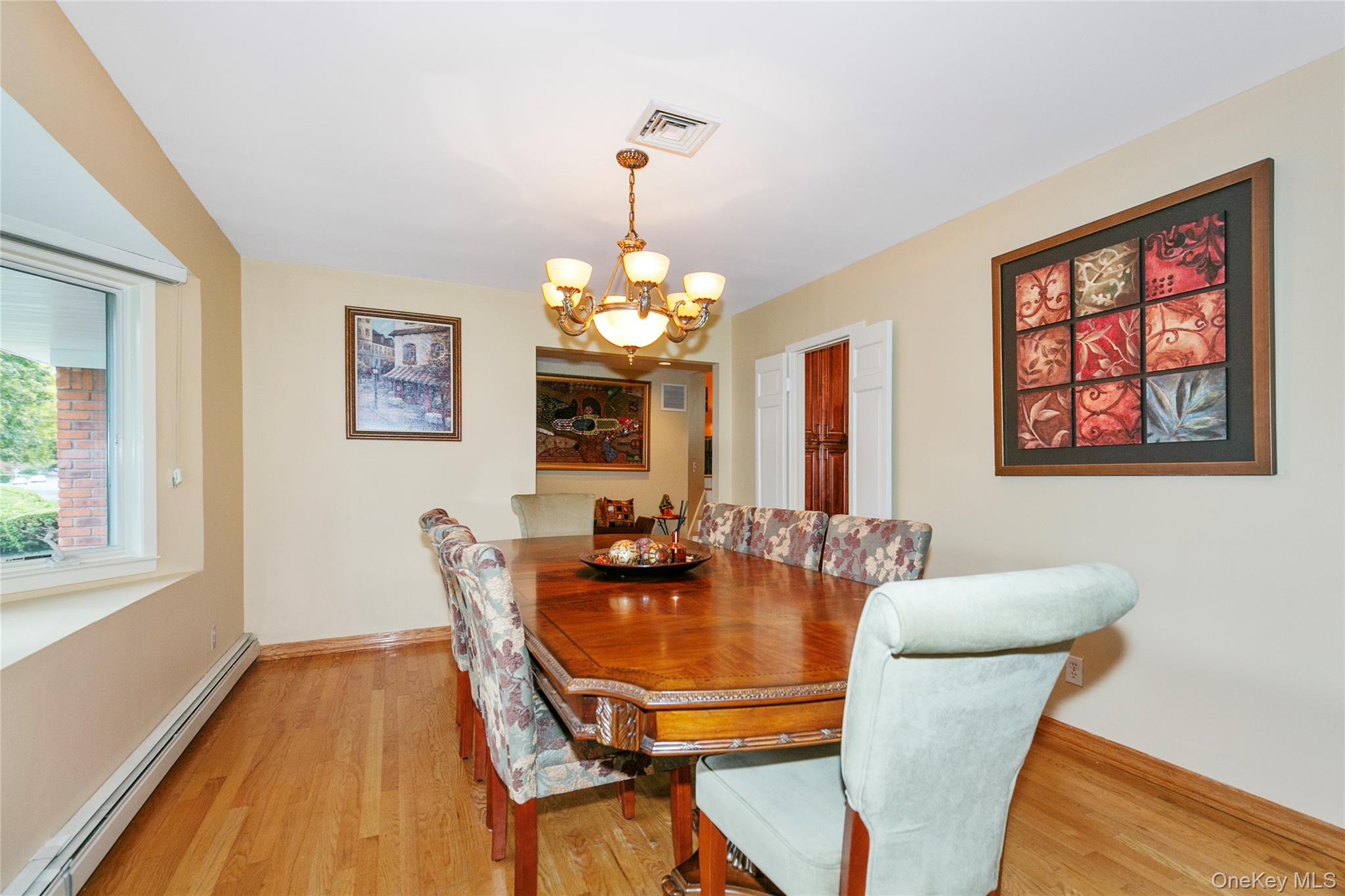 123 South Drive, Manhasset Hills, NY 11040