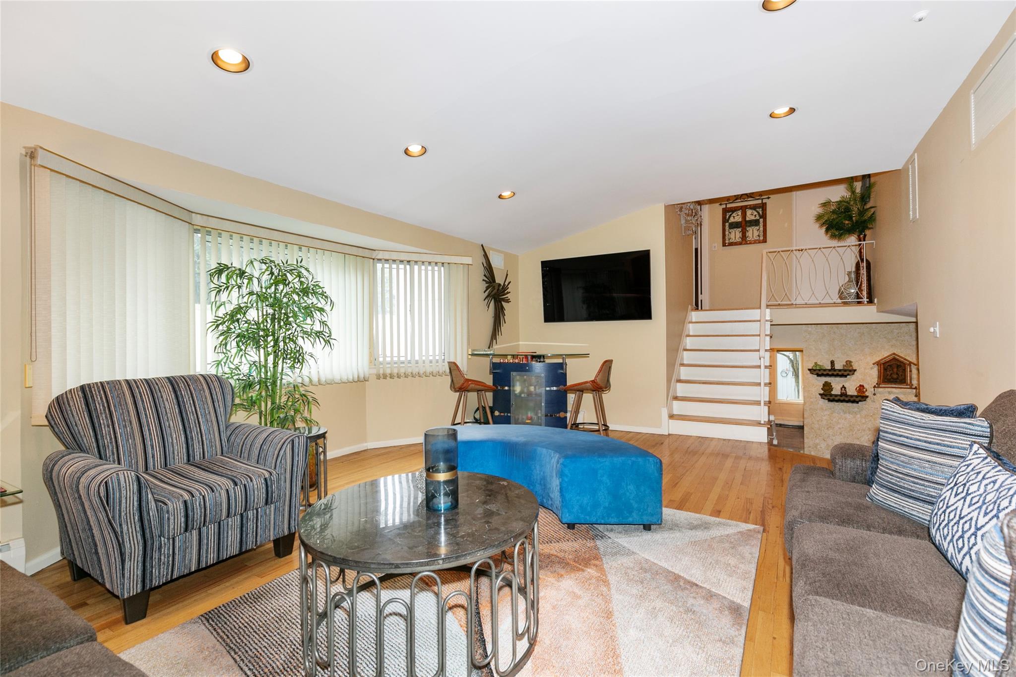 123 South Drive, Manhasset Hills, NY 11040