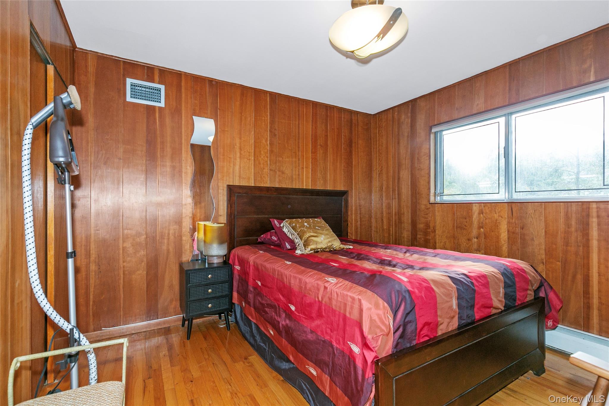 123 South Drive, Manhasset Hills, NY 11040