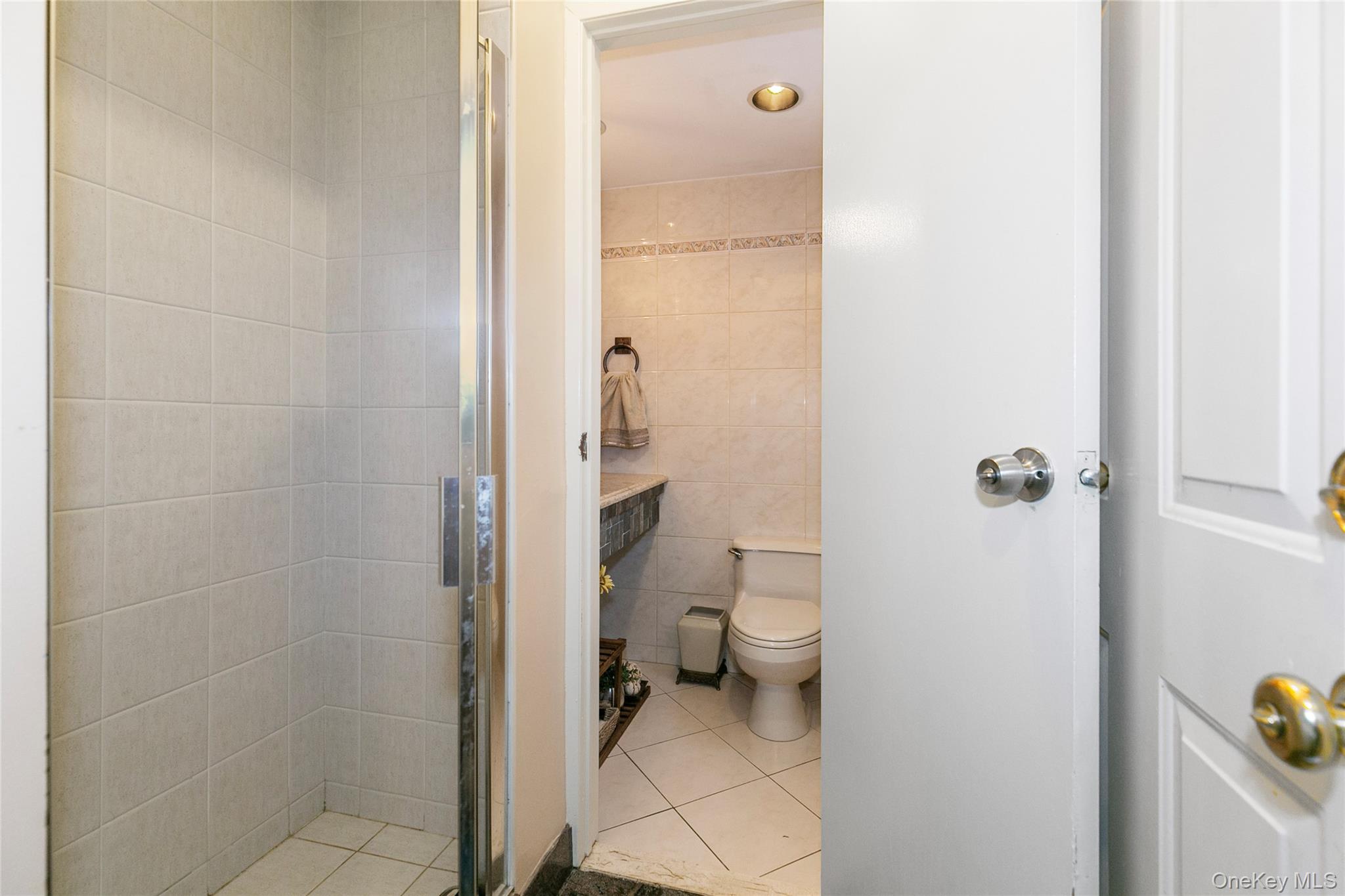 123 South Drive, Manhasset Hills, NY 11040