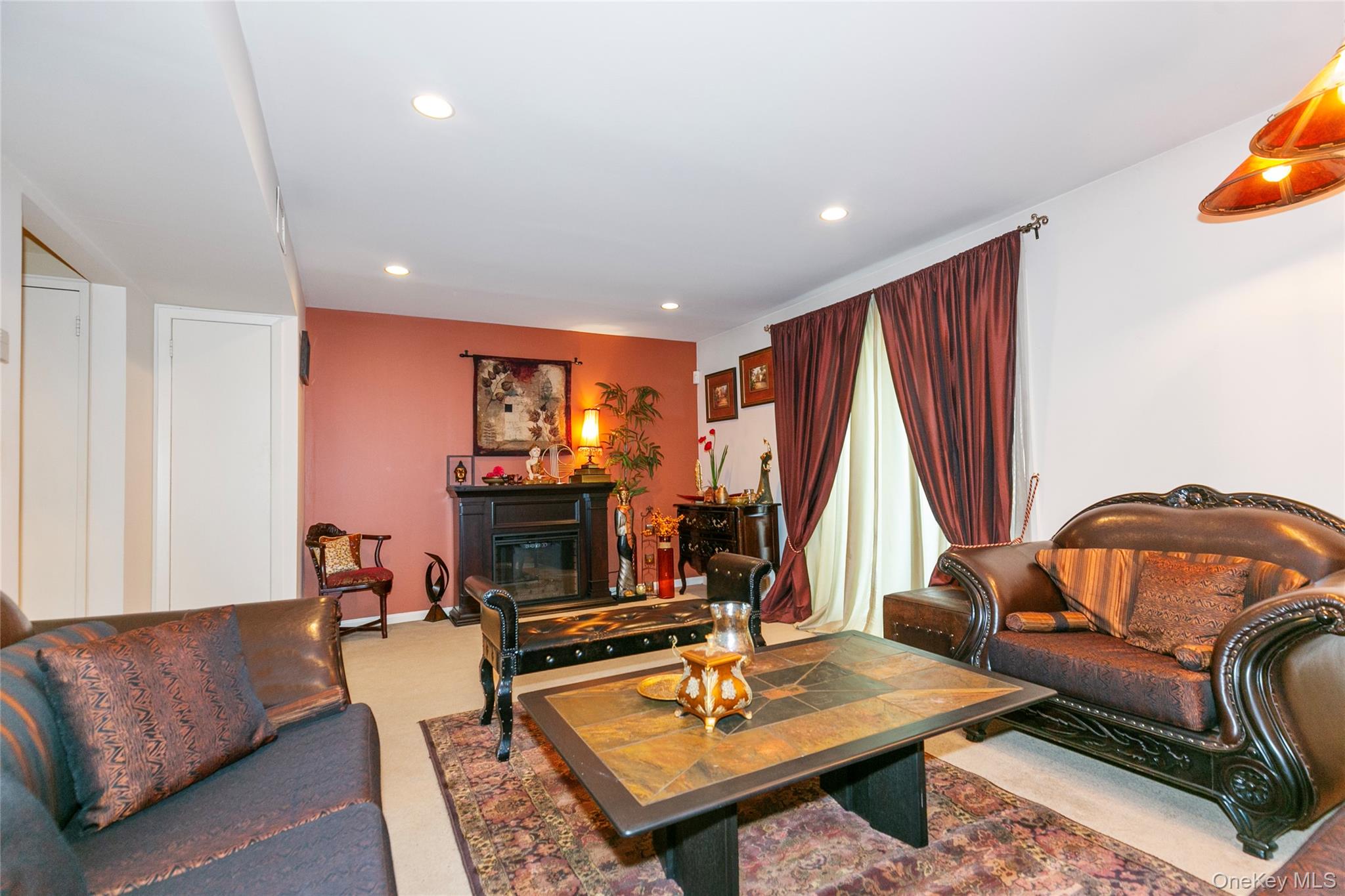 123 South Drive, Manhasset Hills, NY 11040