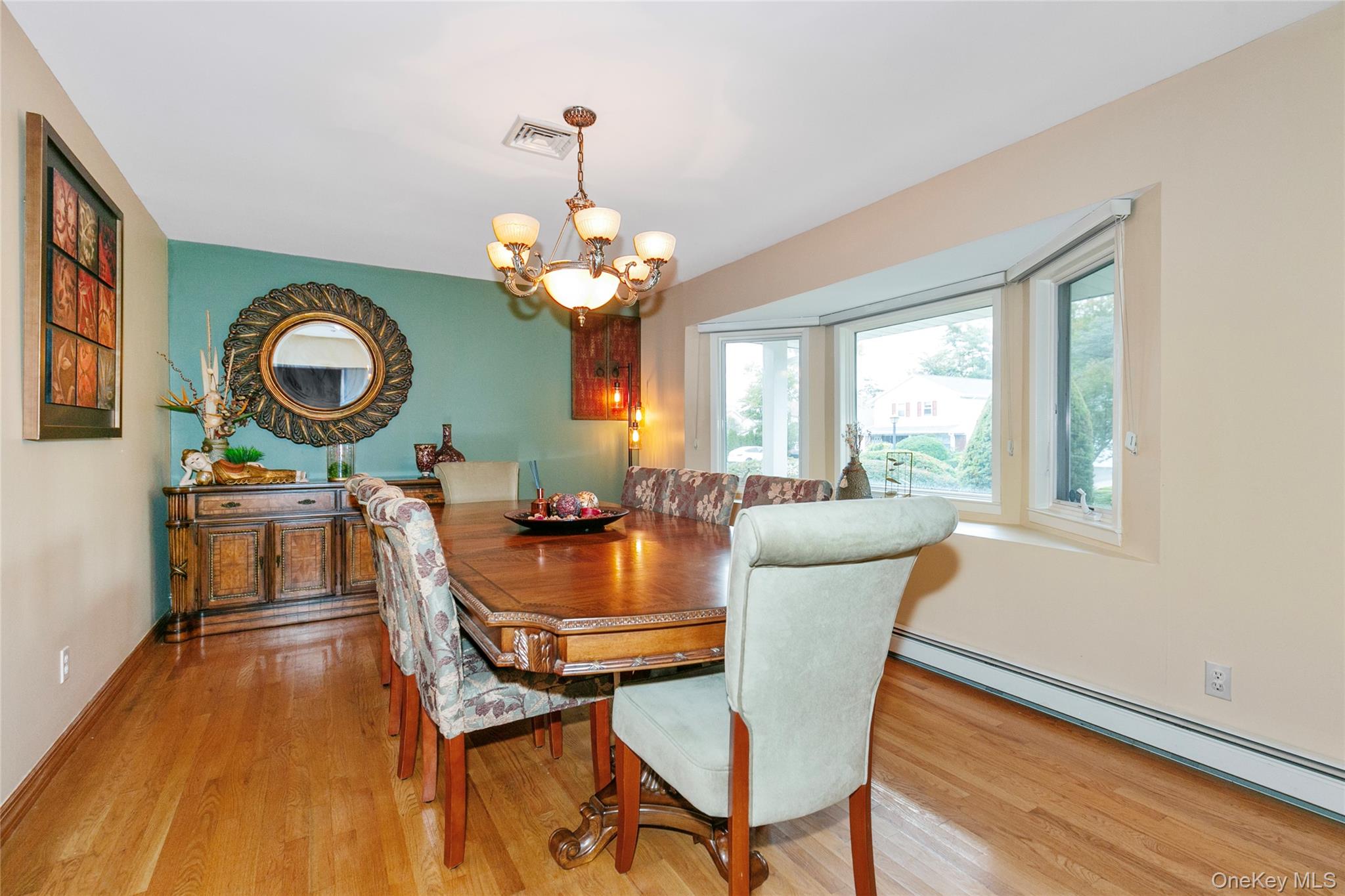 123 South Drive, Manhasset Hills, NY 11040