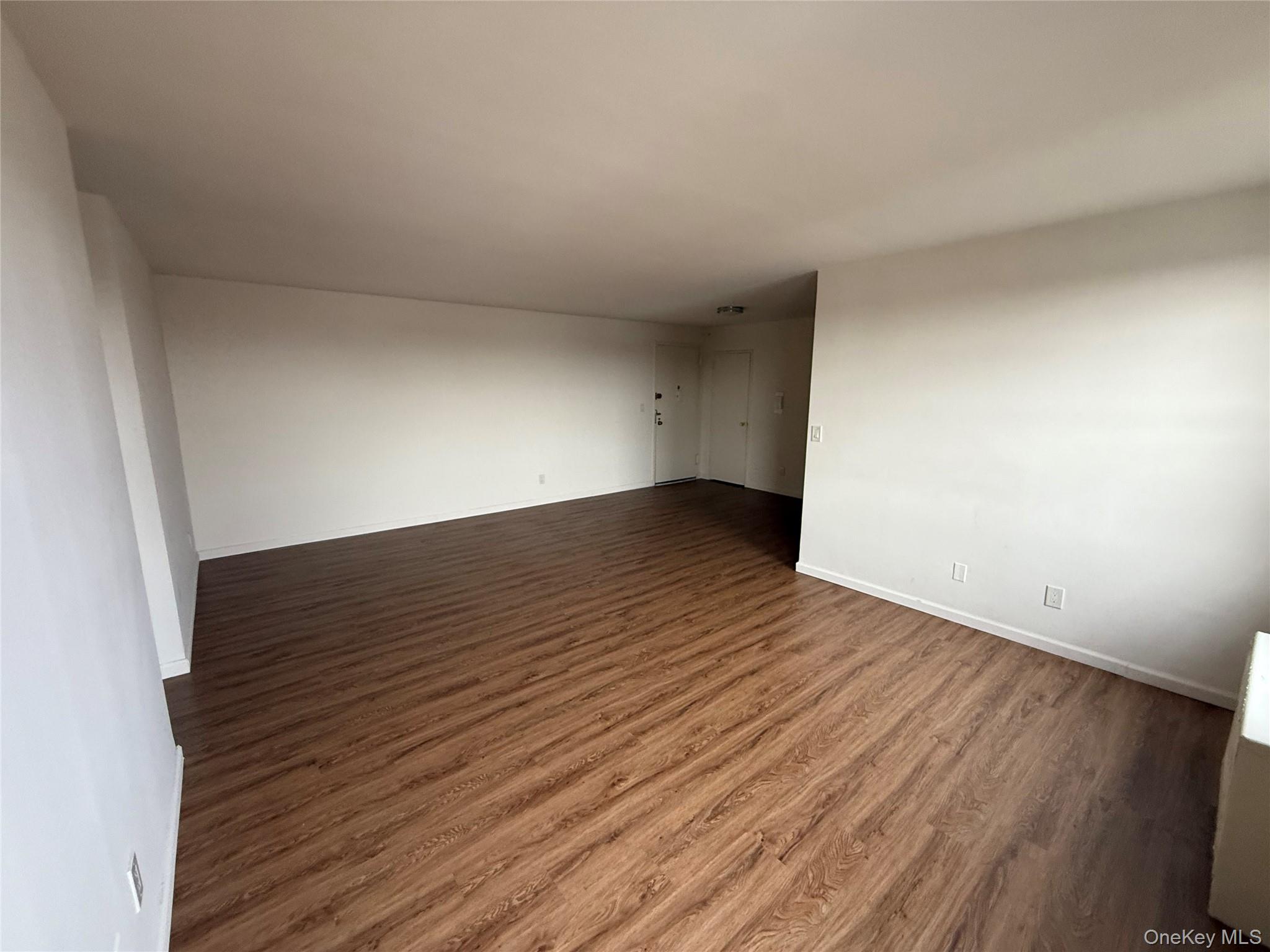 190 First Street # 5E, Mineola, NY 11501