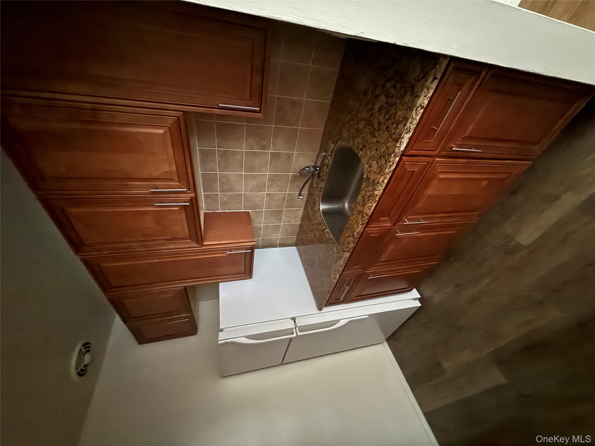 190 First Street # 5E, Mineola, NY 11501