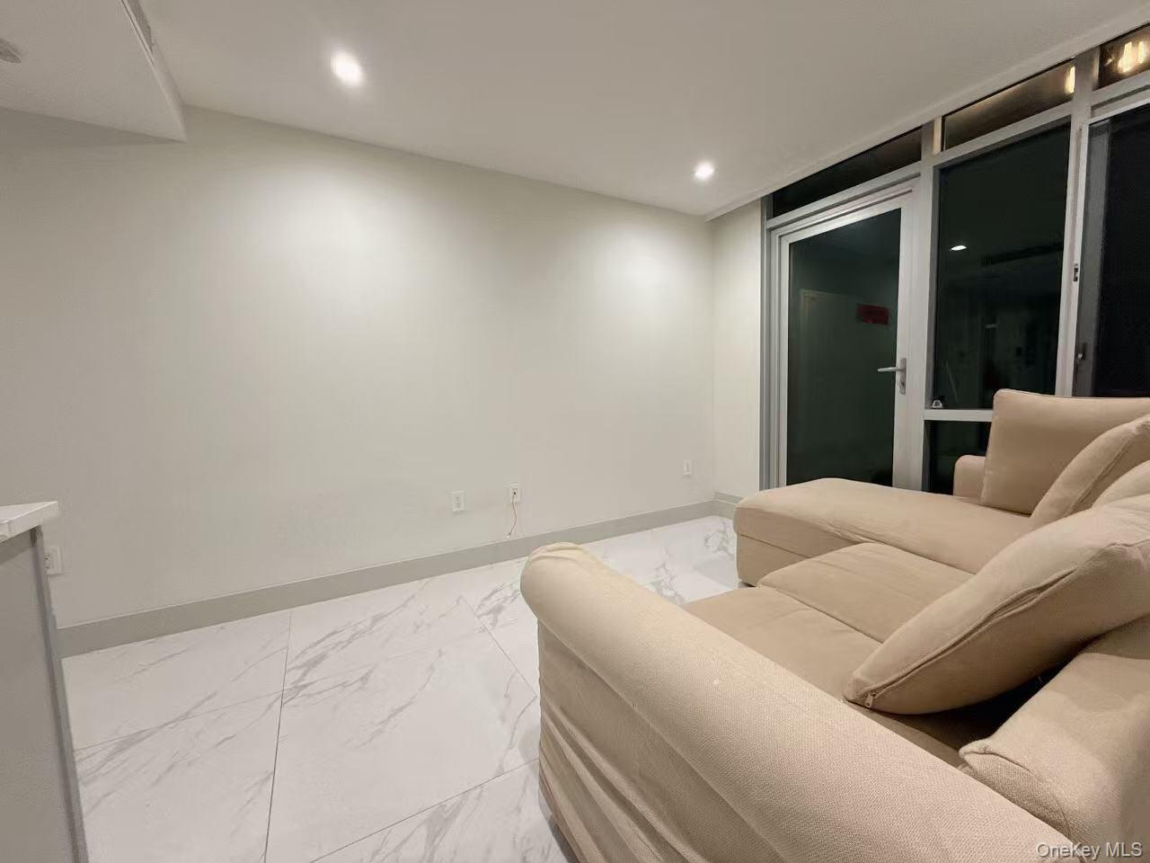 41-62 Bowne # 3E, Flushing, NY 11355