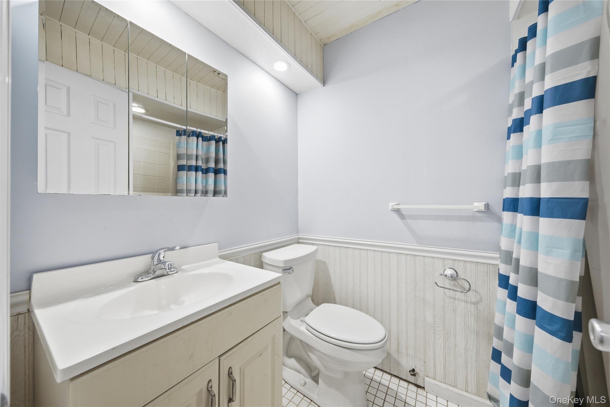 32 Beachwood Drive, Babylon, NY 11702