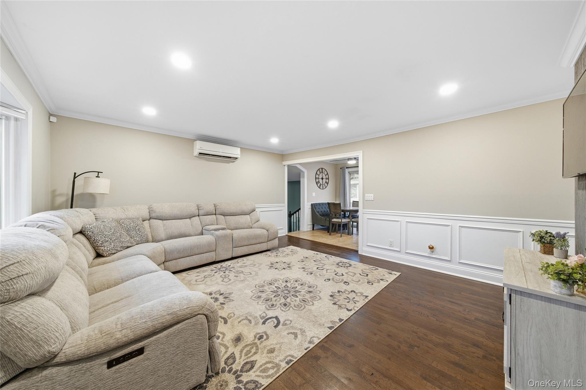 32 Beachwood Drive, Babylon, NY 11702