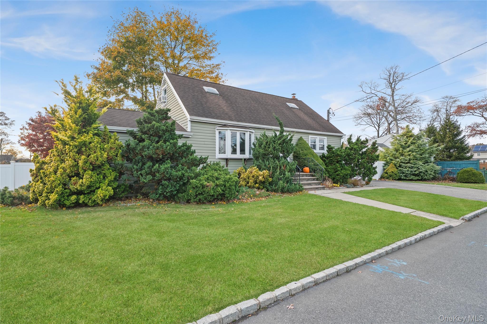 32 Beachwood Drive, Babylon, NY 11702