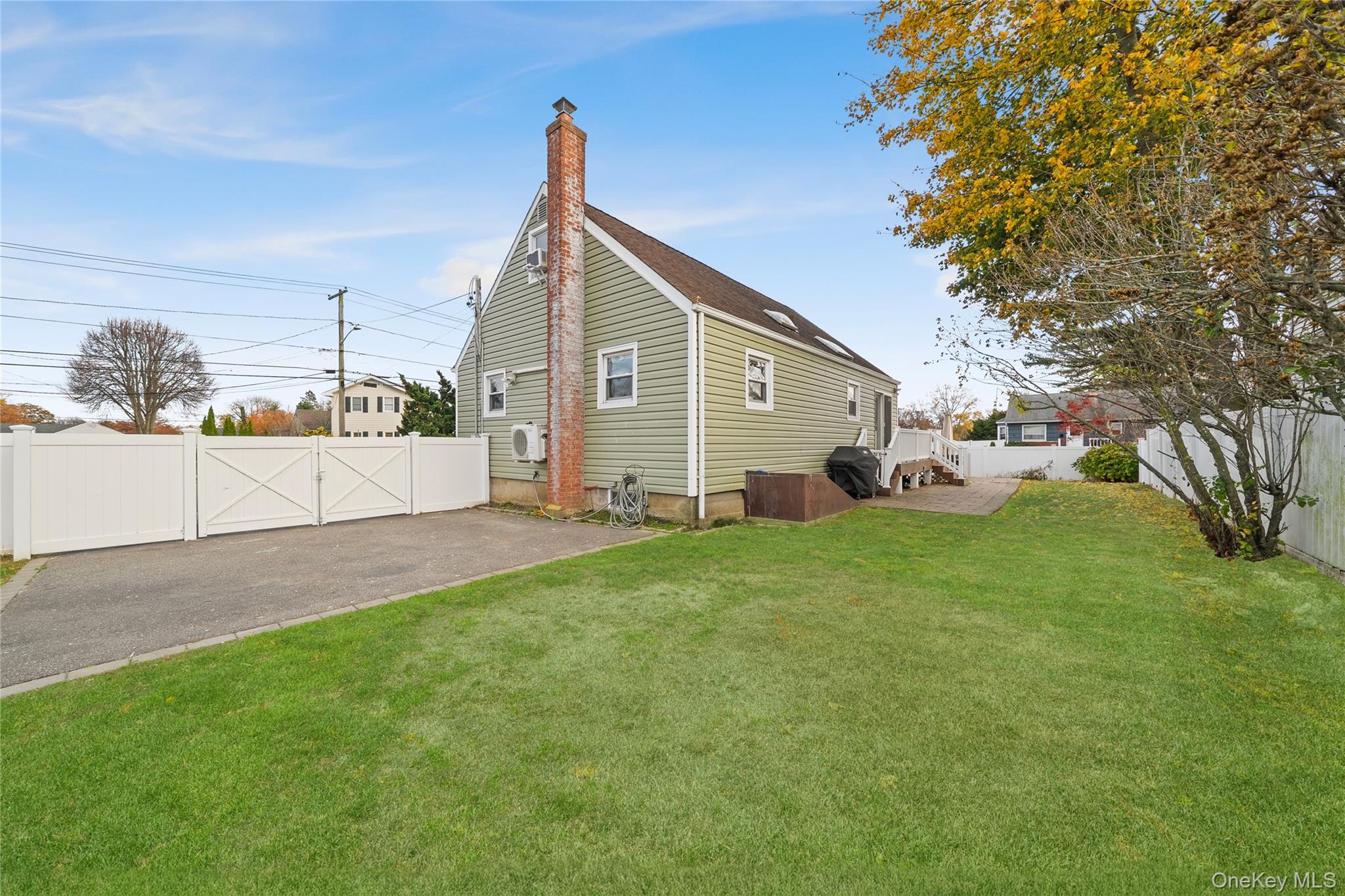 32 Beachwood Drive, Babylon, NY 11702