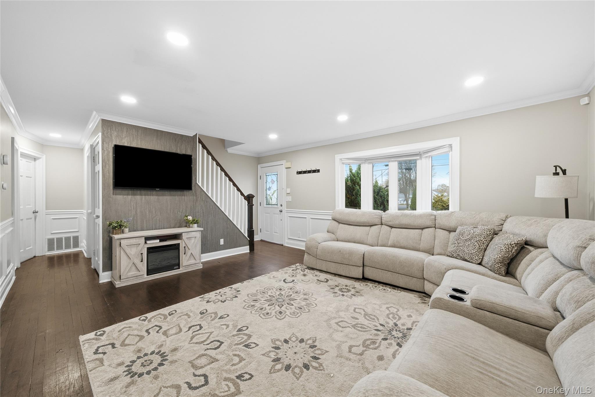 32 Beachwood Drive, Babylon, NY 11702