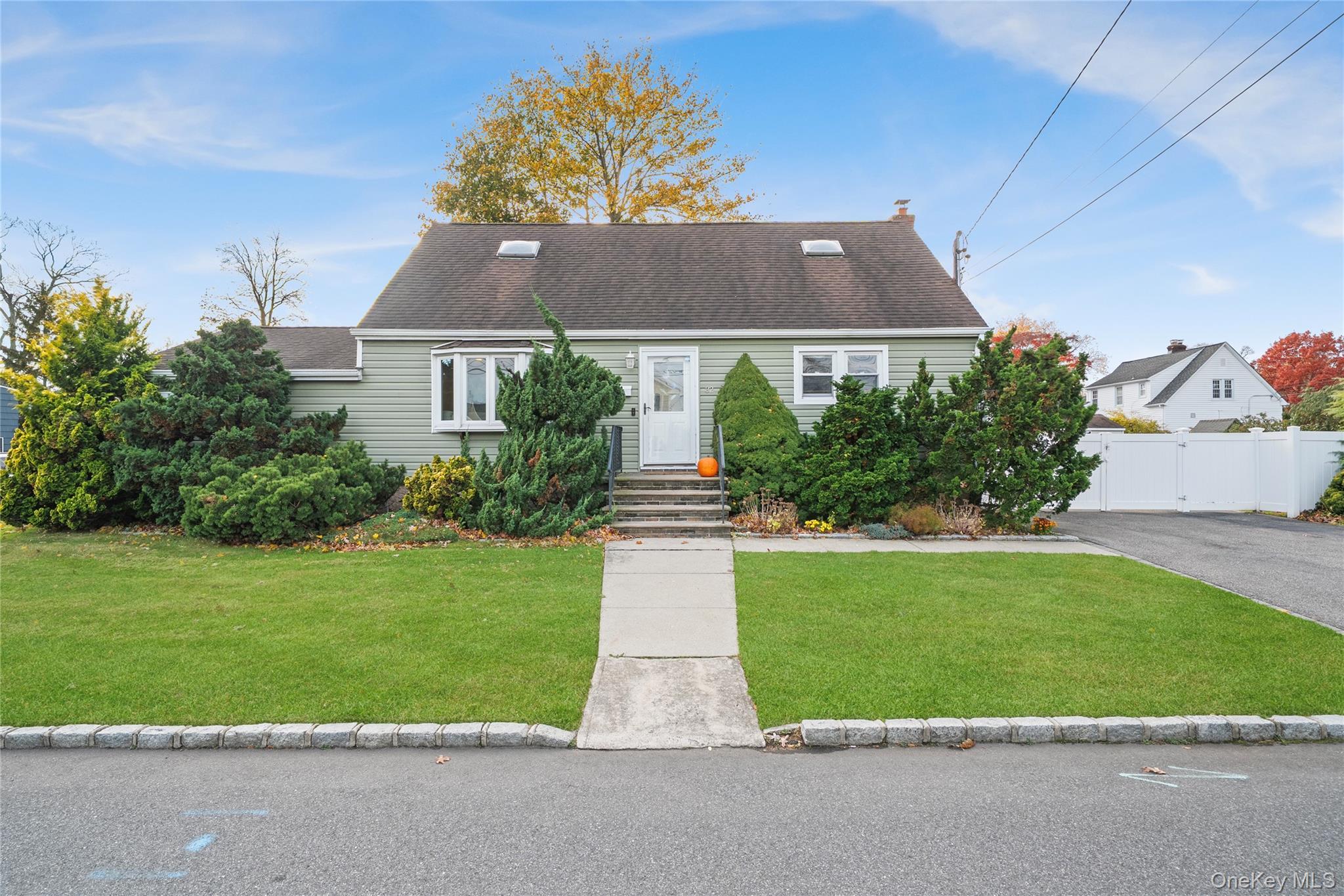 32 Beachwood Drive, Babylon, NY 11702