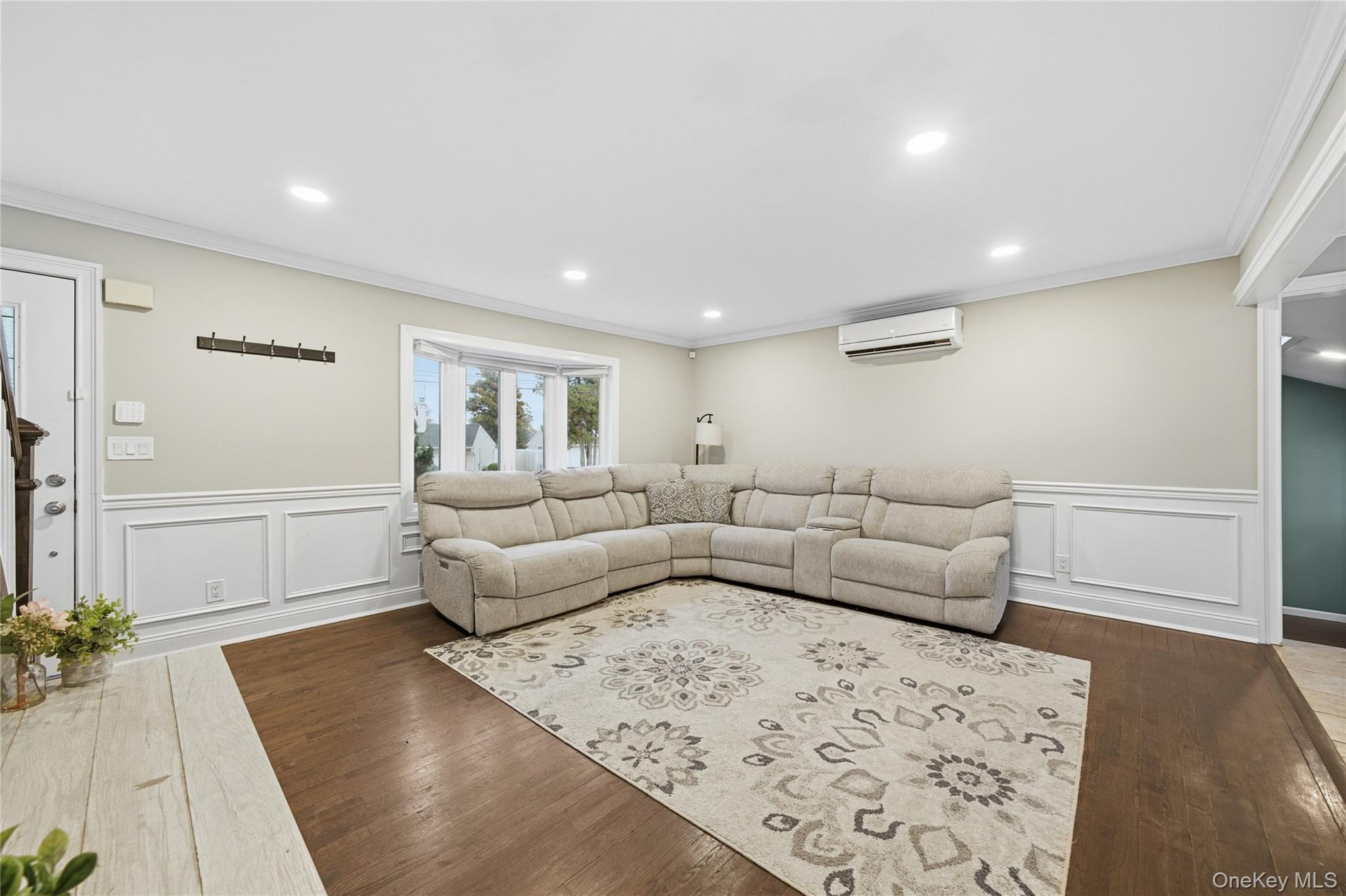 32 Beachwood Drive, Babylon, NY 11702