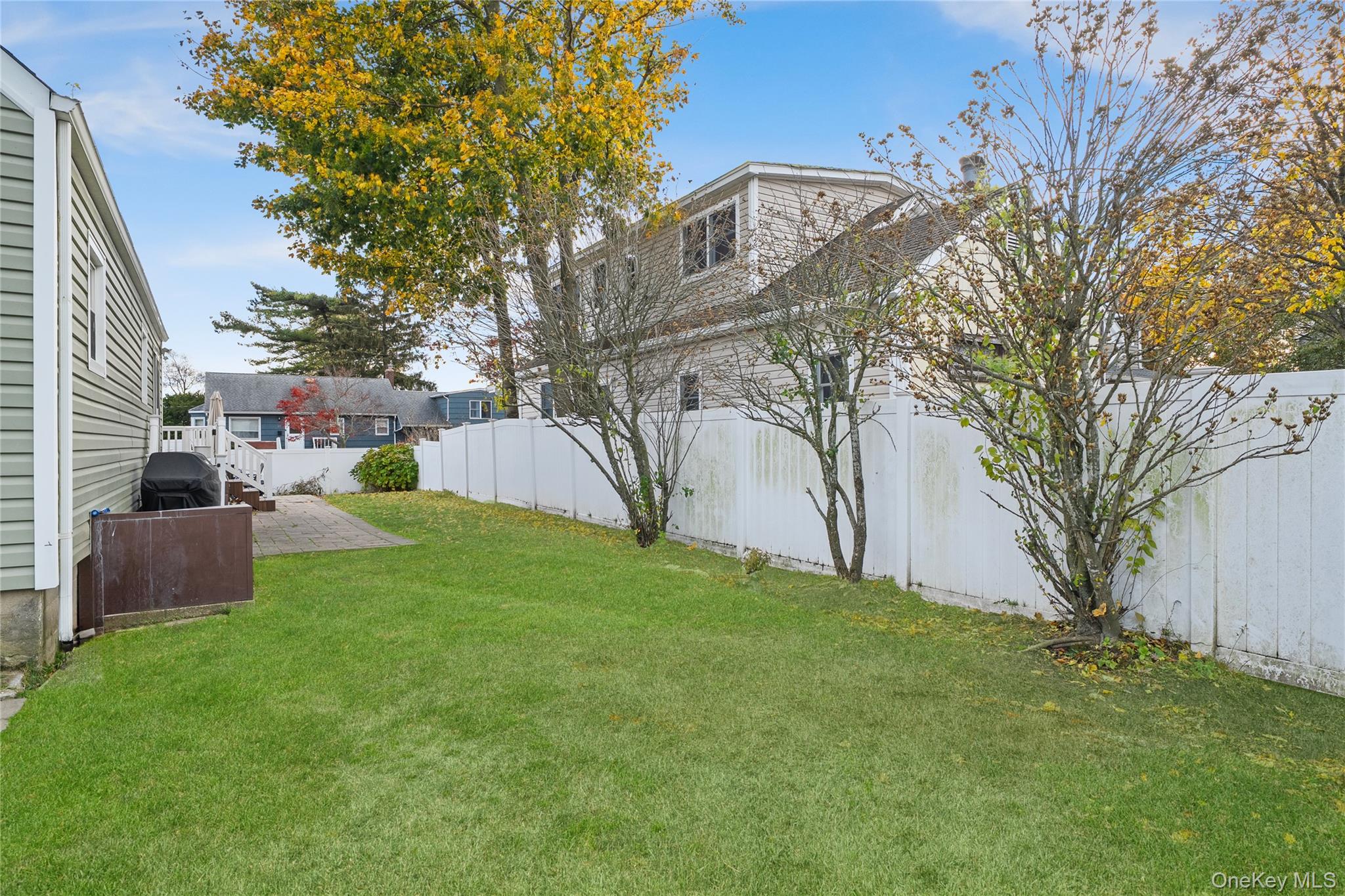 32 Beachwood Drive, Babylon, NY 11702