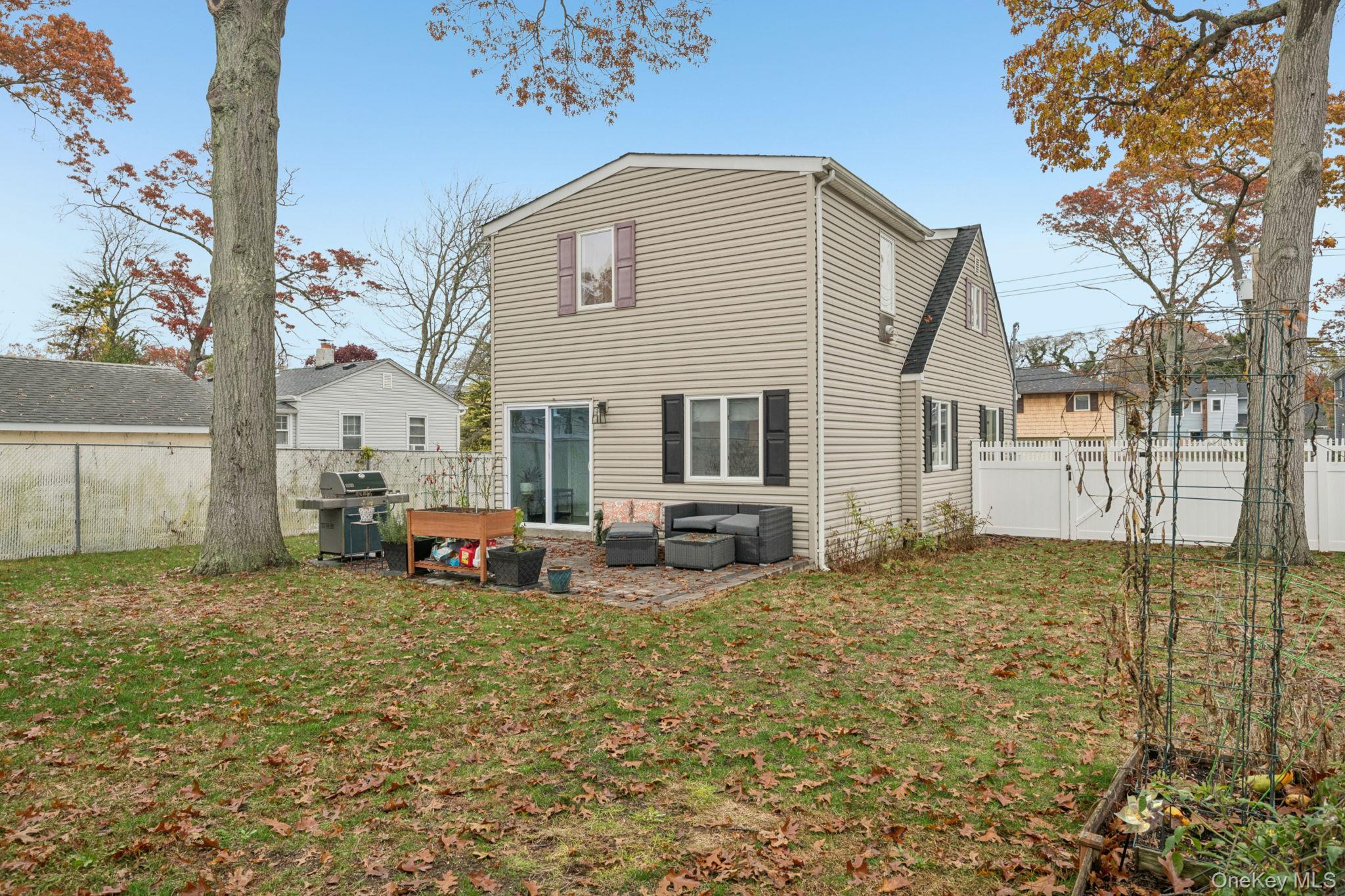 515 McCall Avenue, West Islip, NY 11795