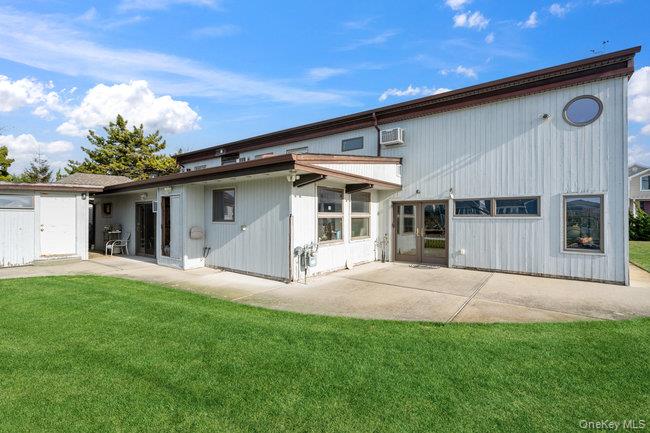 49 S Bay Avenue, Amityville, NY 11701