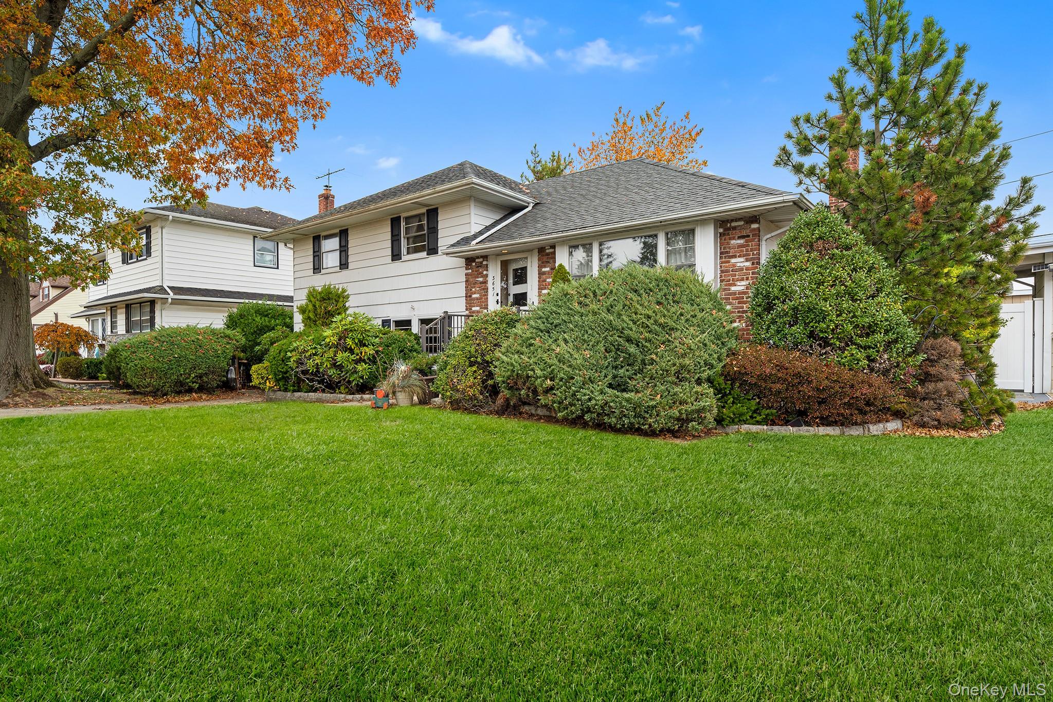 3651 Woodbridge Lane N, Wantagh, NY 11793