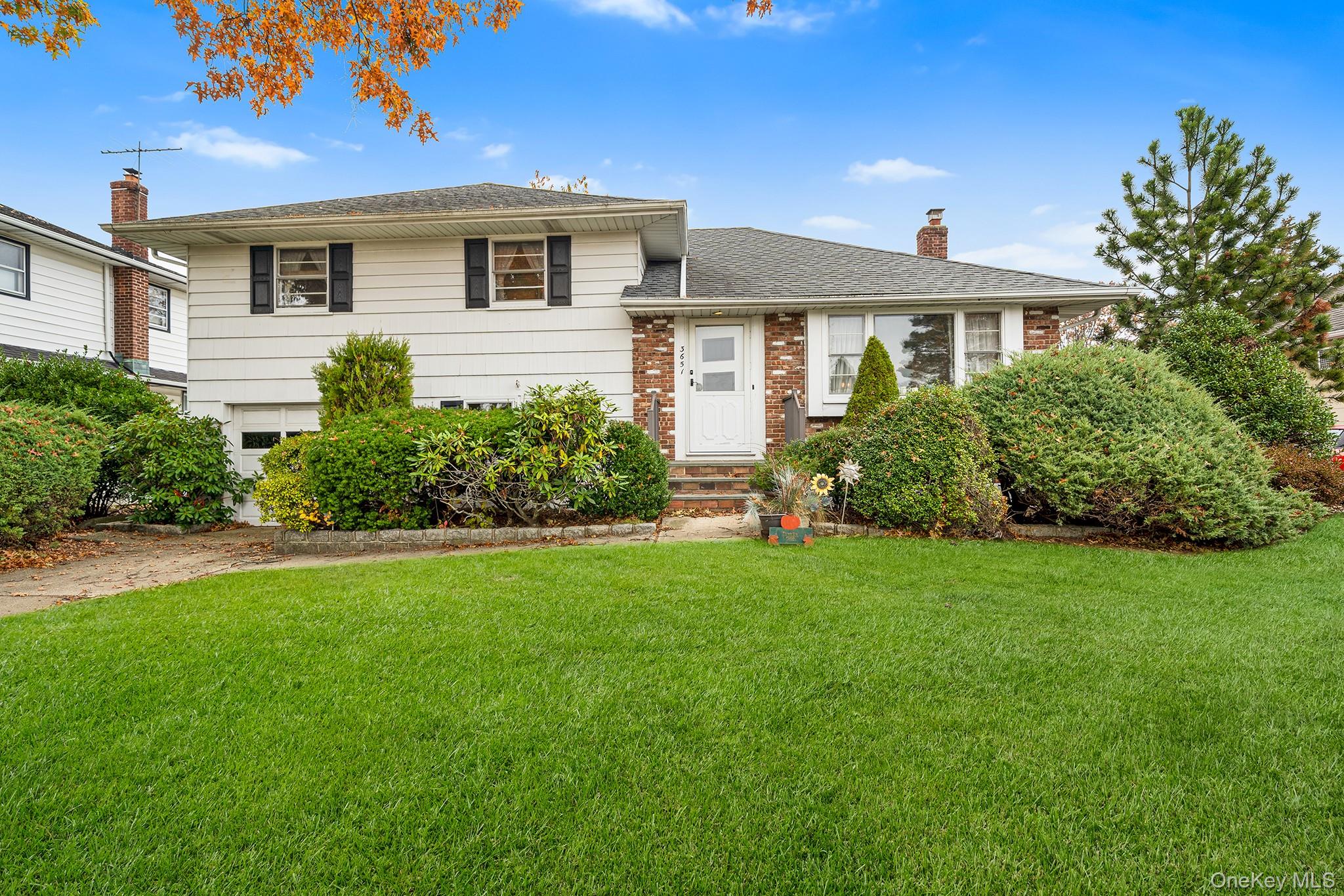 3651 Woodbridge Lane N, Wantagh, NY 11793