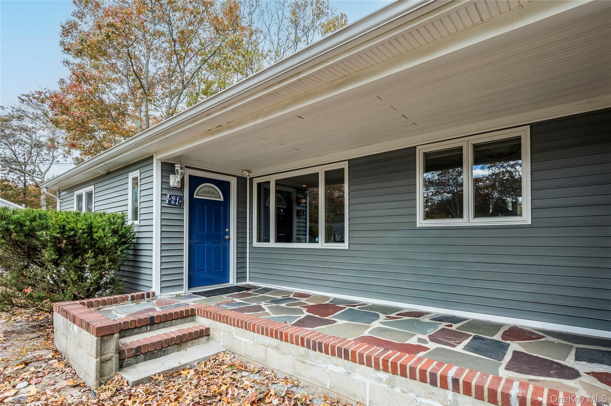 21 Woodridge Road, Hampton Bays, NY 11946