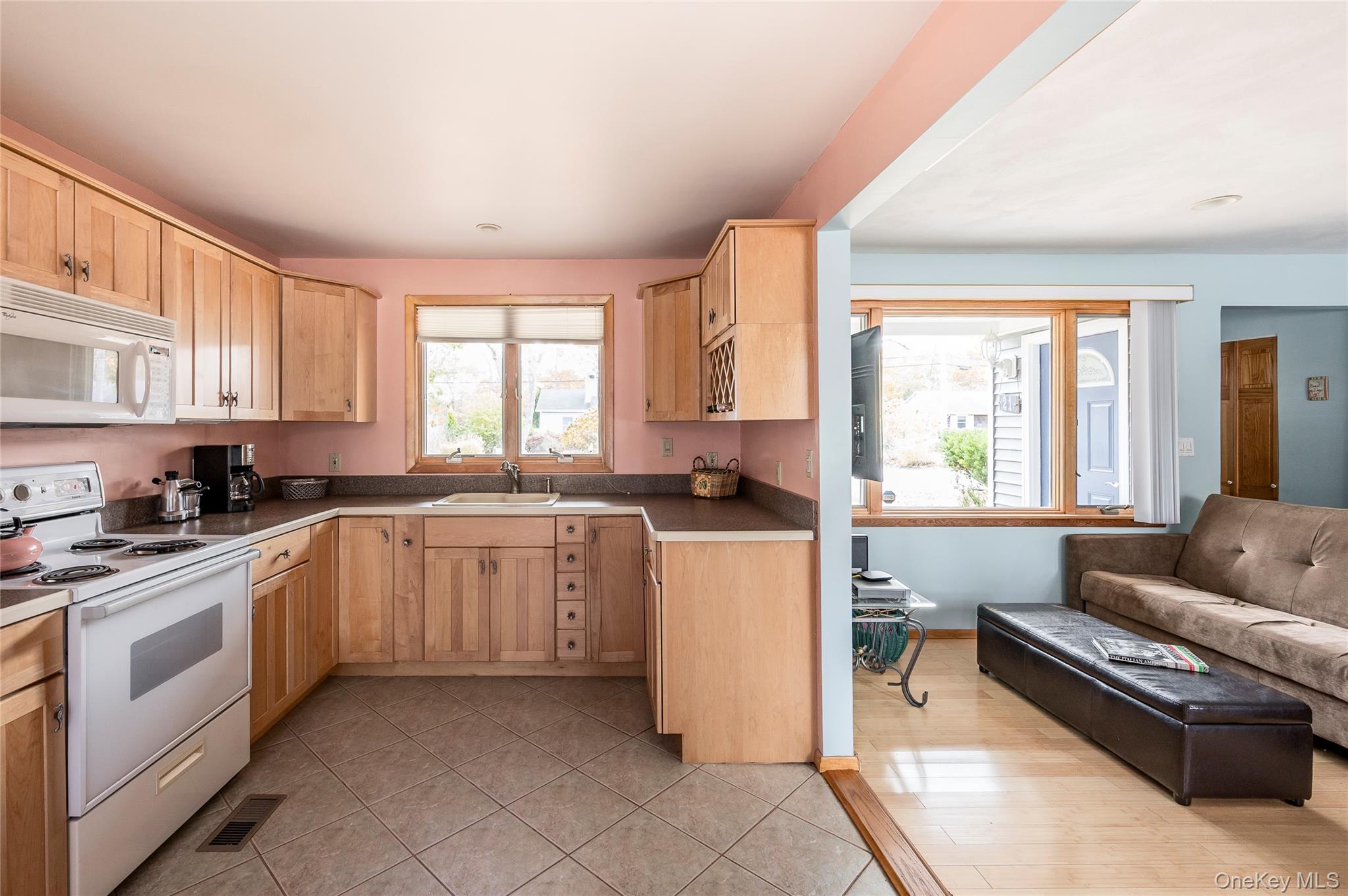 21 Woodridge Road, Hampton Bays, NY 11946