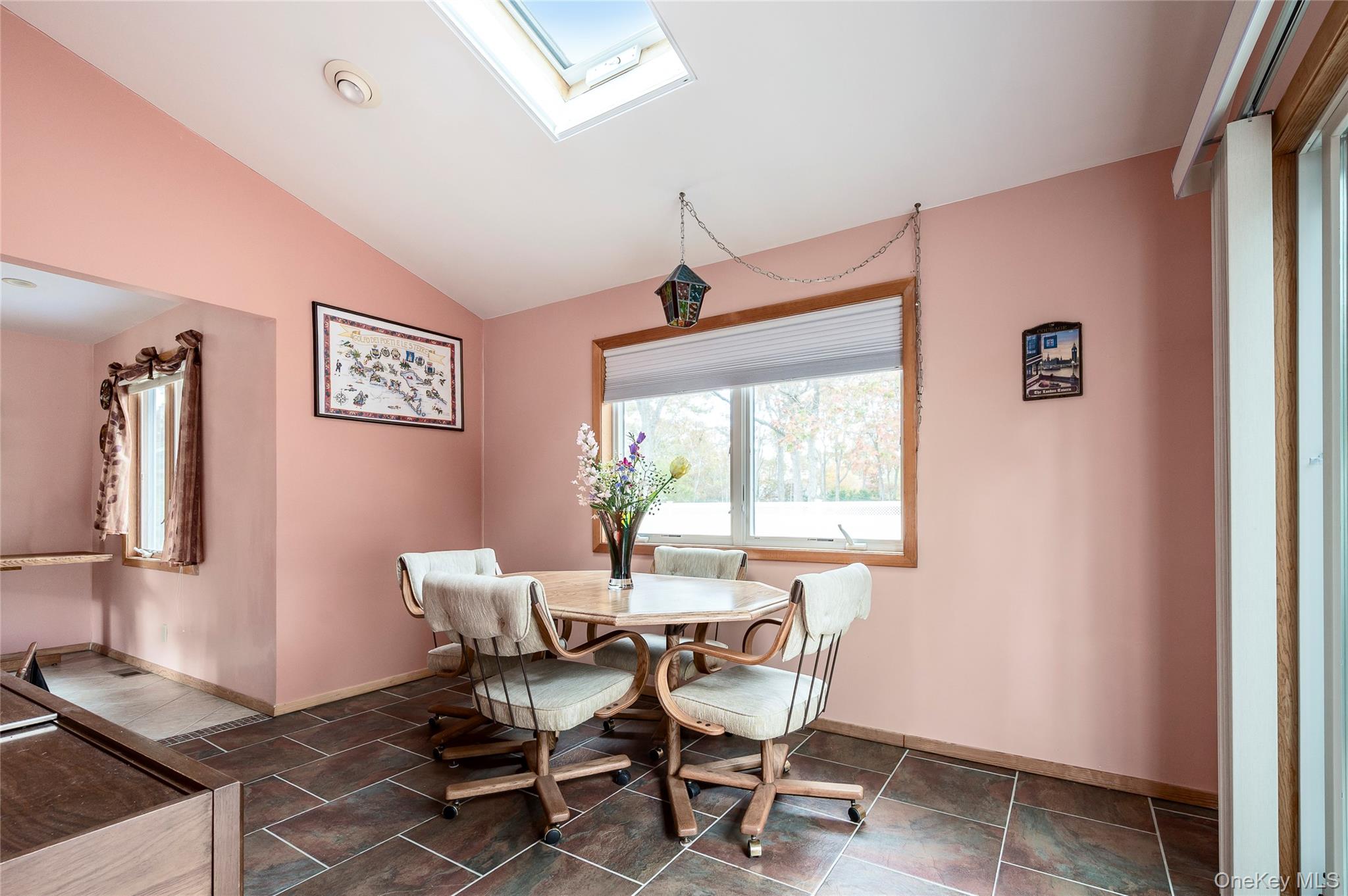 21 Woodridge Road, Hampton Bays, NY 11946