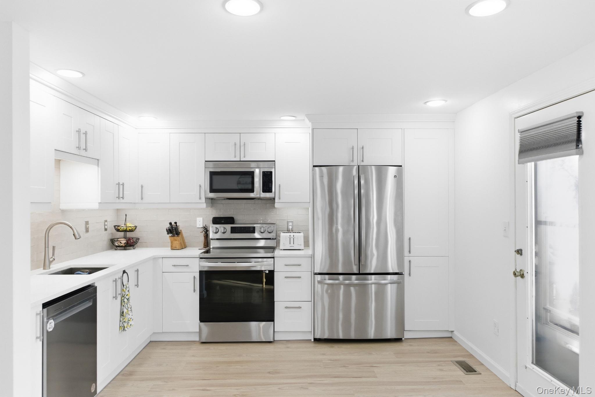 904 Kings Way # #904, Carmel, NY 10512