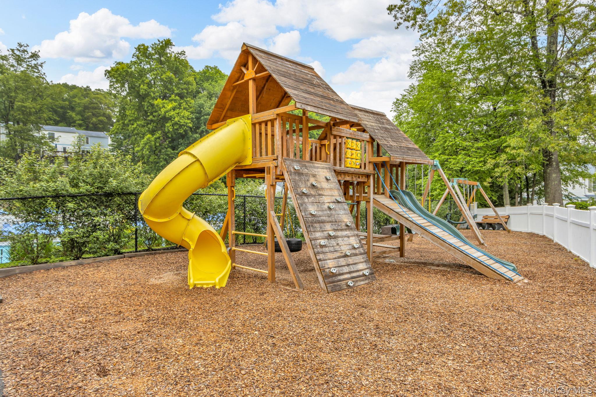 904 Kings Way # #904, Carmel, NY 10512