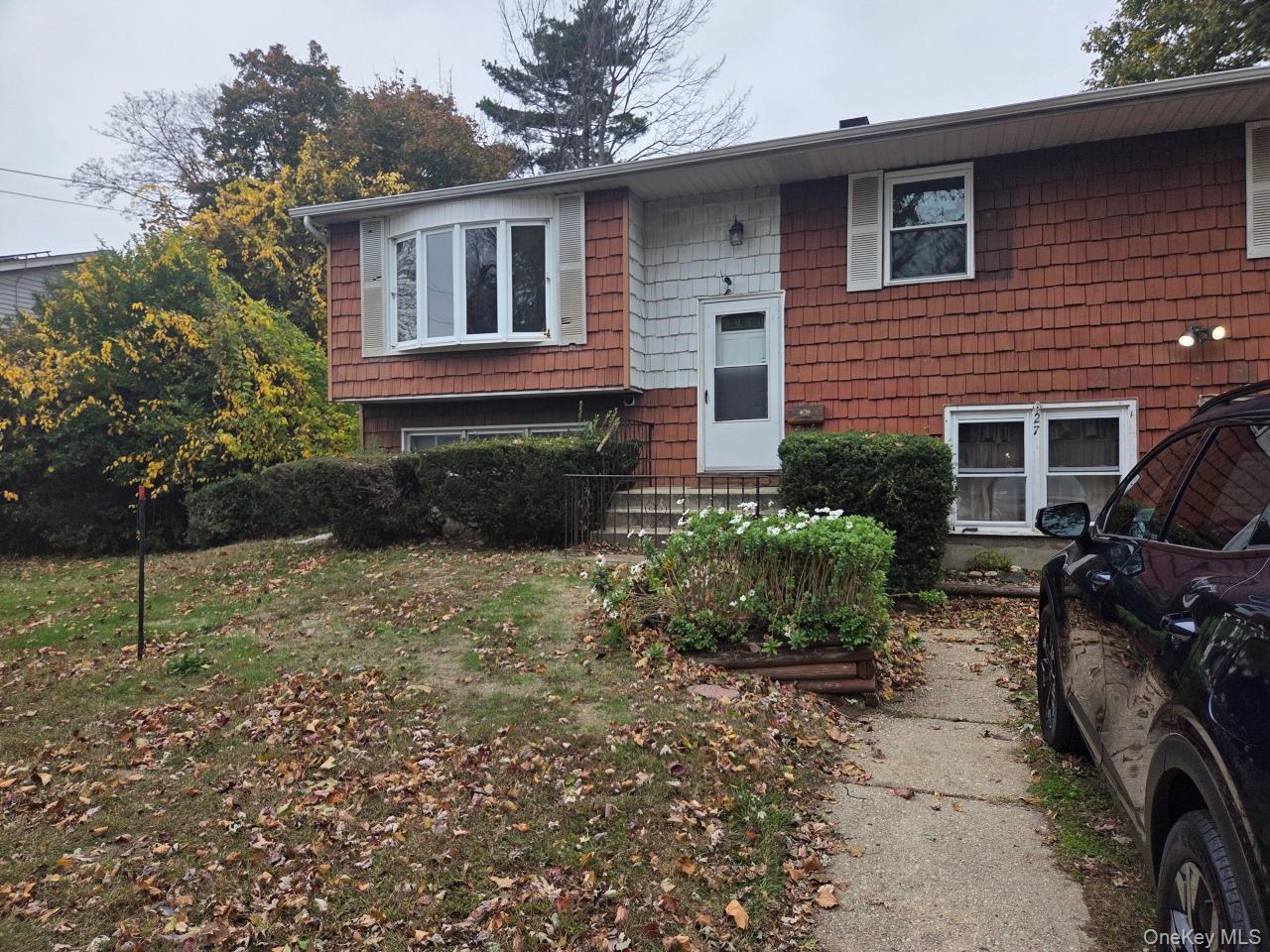 27 Grouse Drive, Brentwood, NY 11717