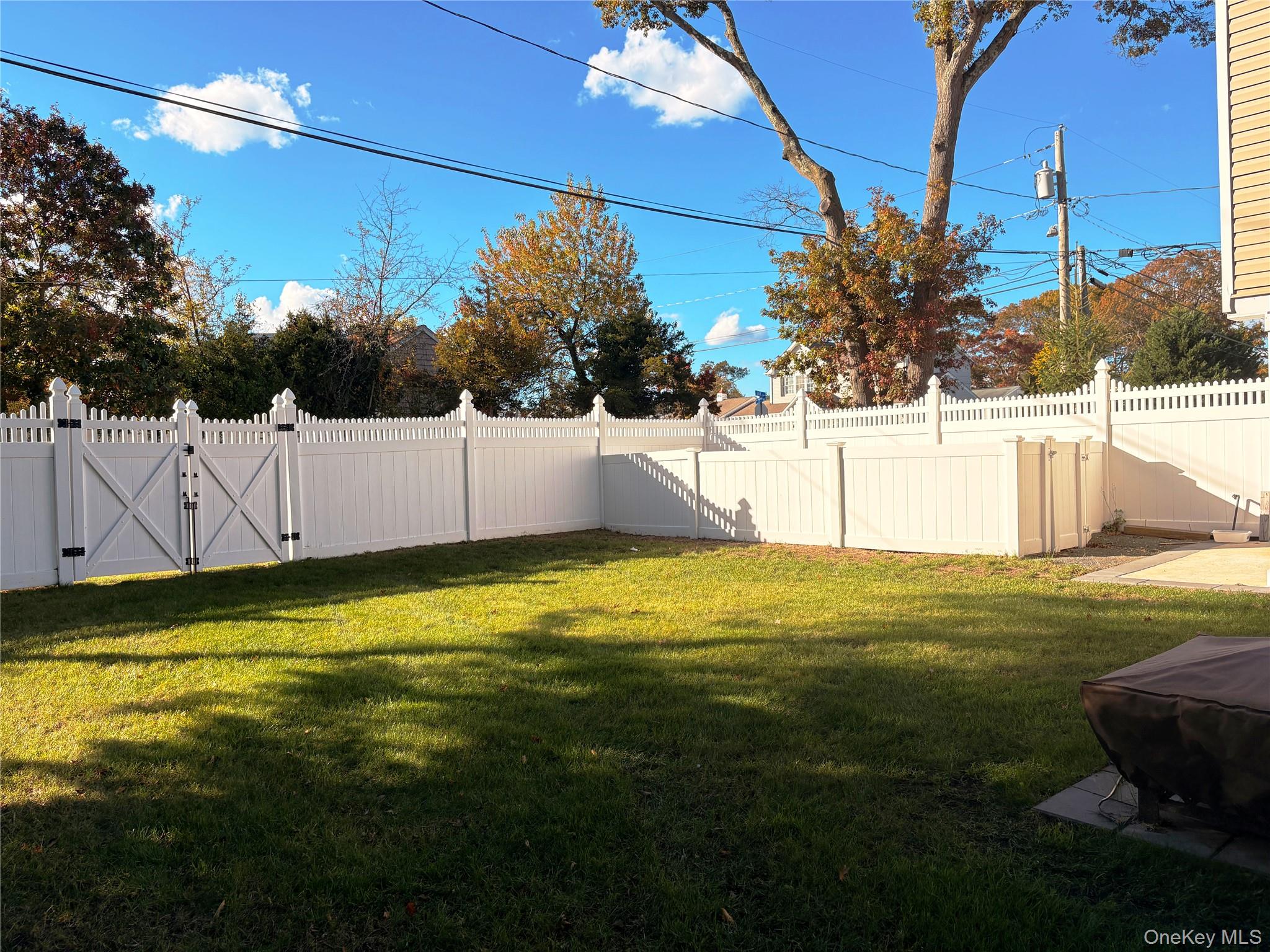 364 W 2nd Street, West Islip, NY 11795