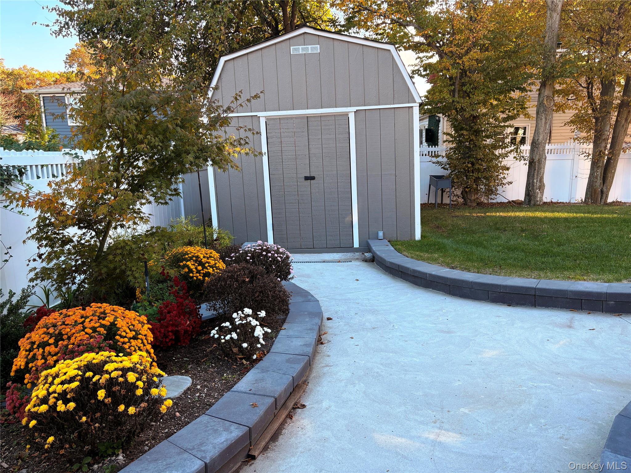 364 W 2nd Street, West Islip, NY 11795