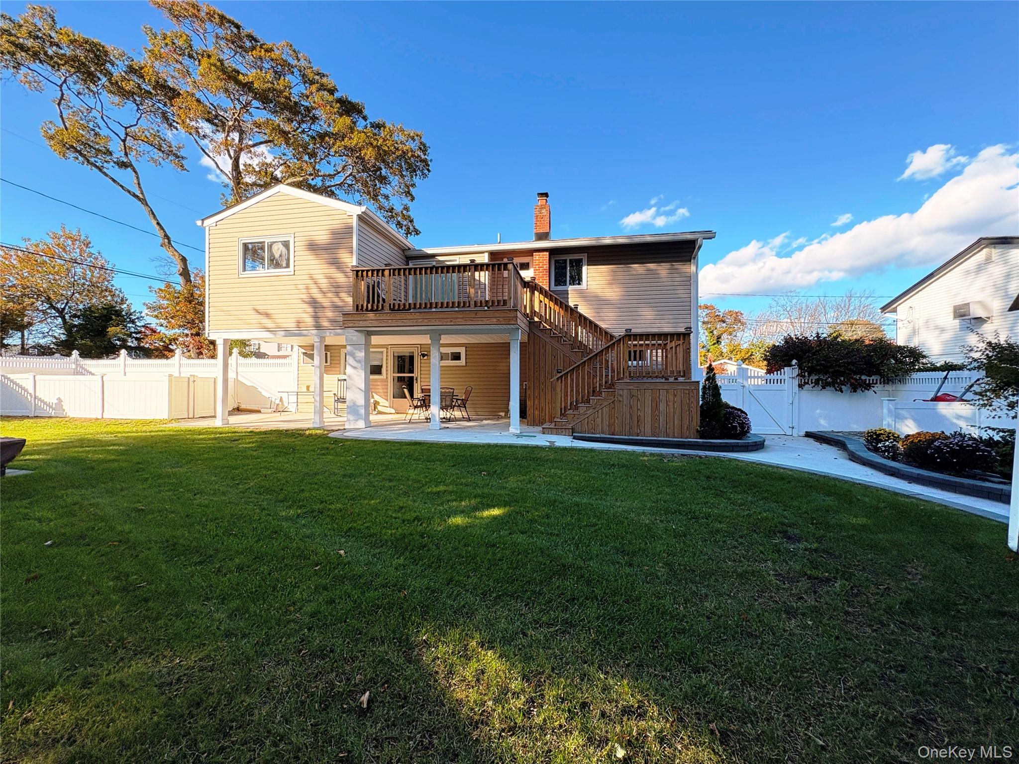 364 W 2nd Street, West Islip, NY 11795