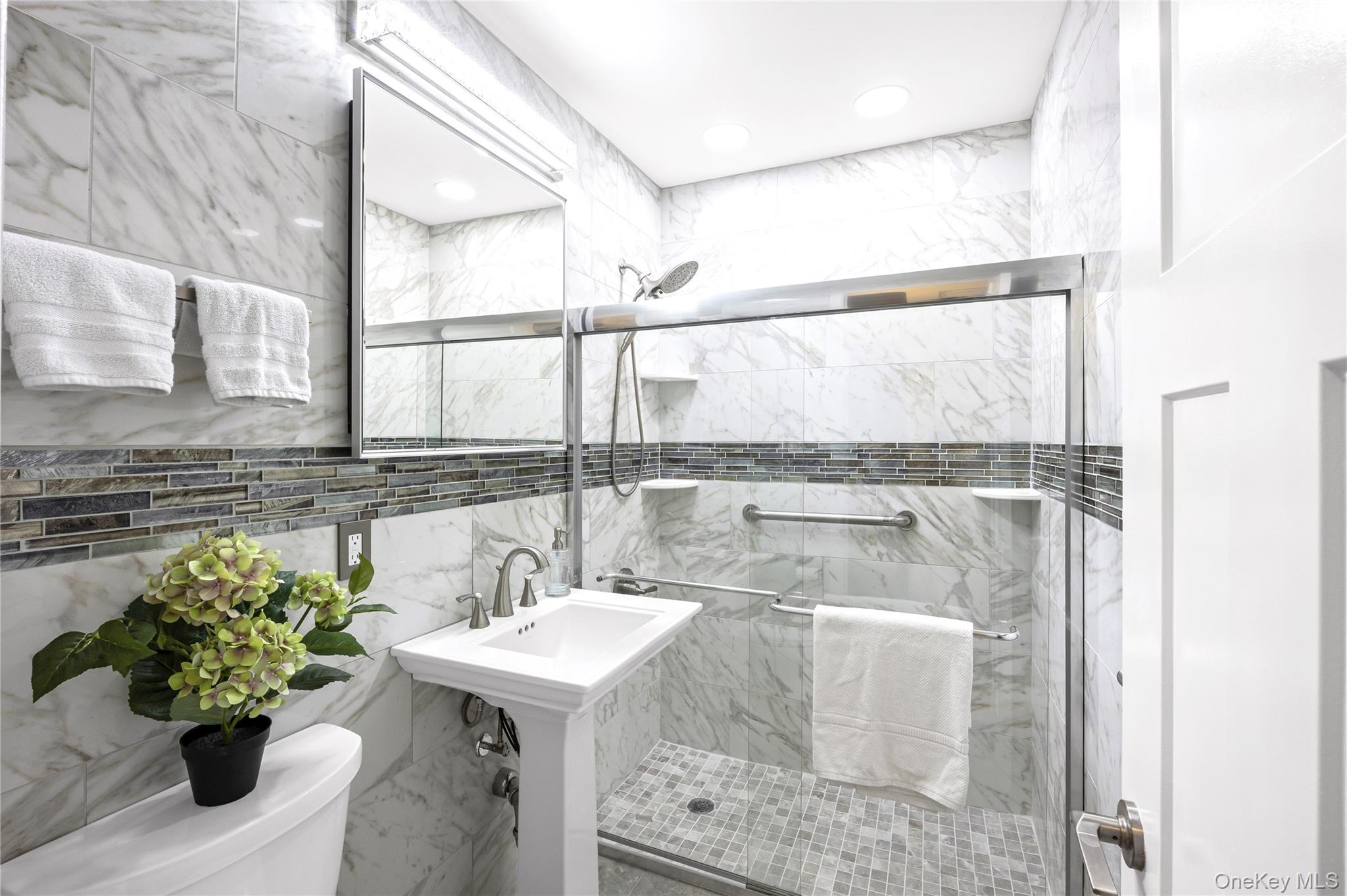 35 Lipton Lane, Williston Park, NY 11596