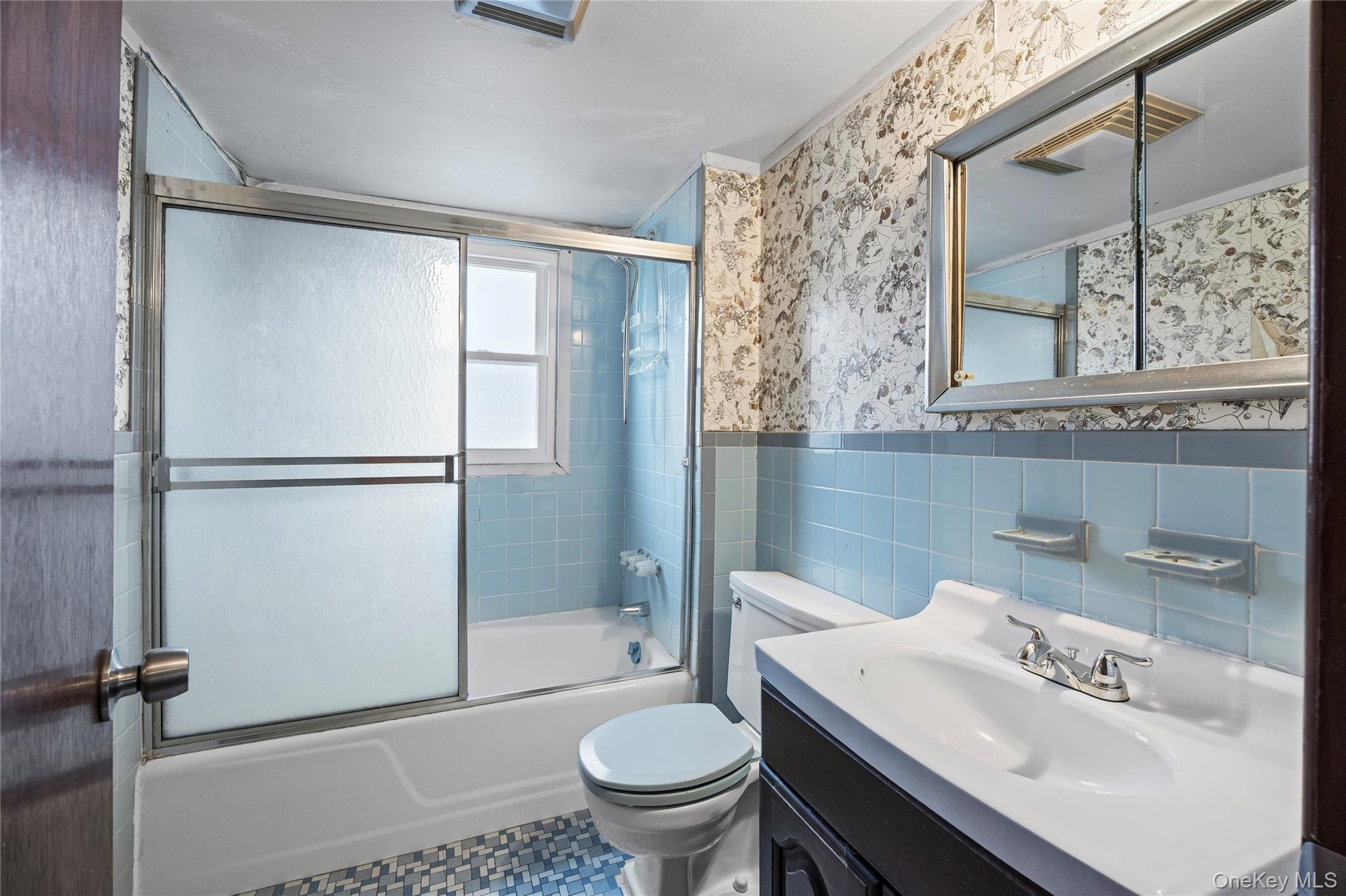 35 Lipton Lane, Williston Park, NY 11596