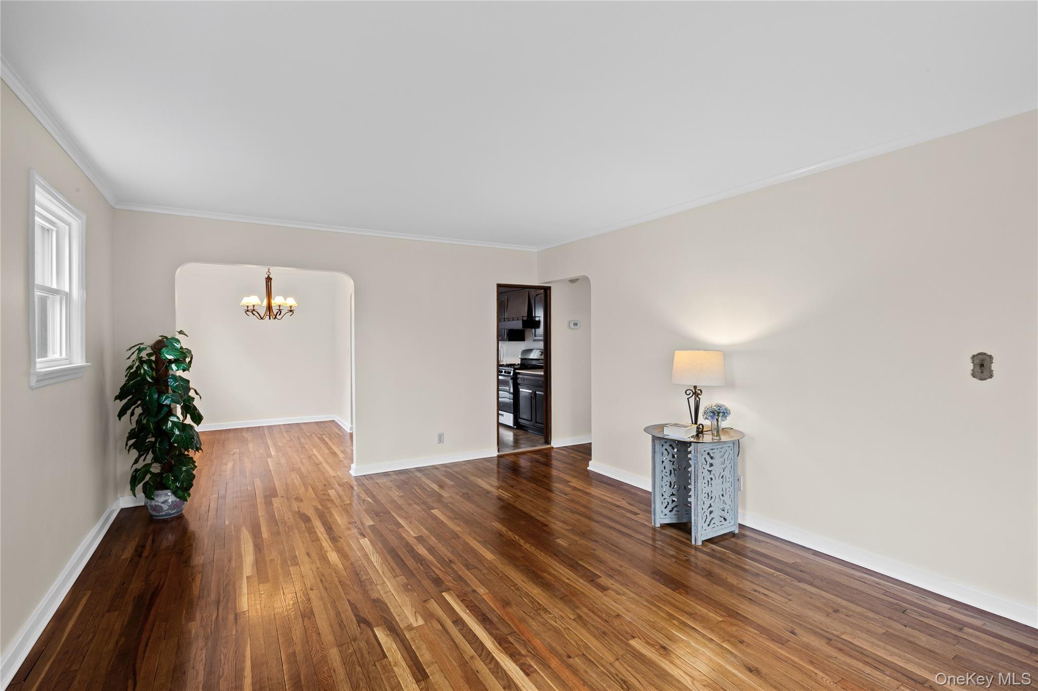 35 Lipton Lane, Williston Park, NY 11596