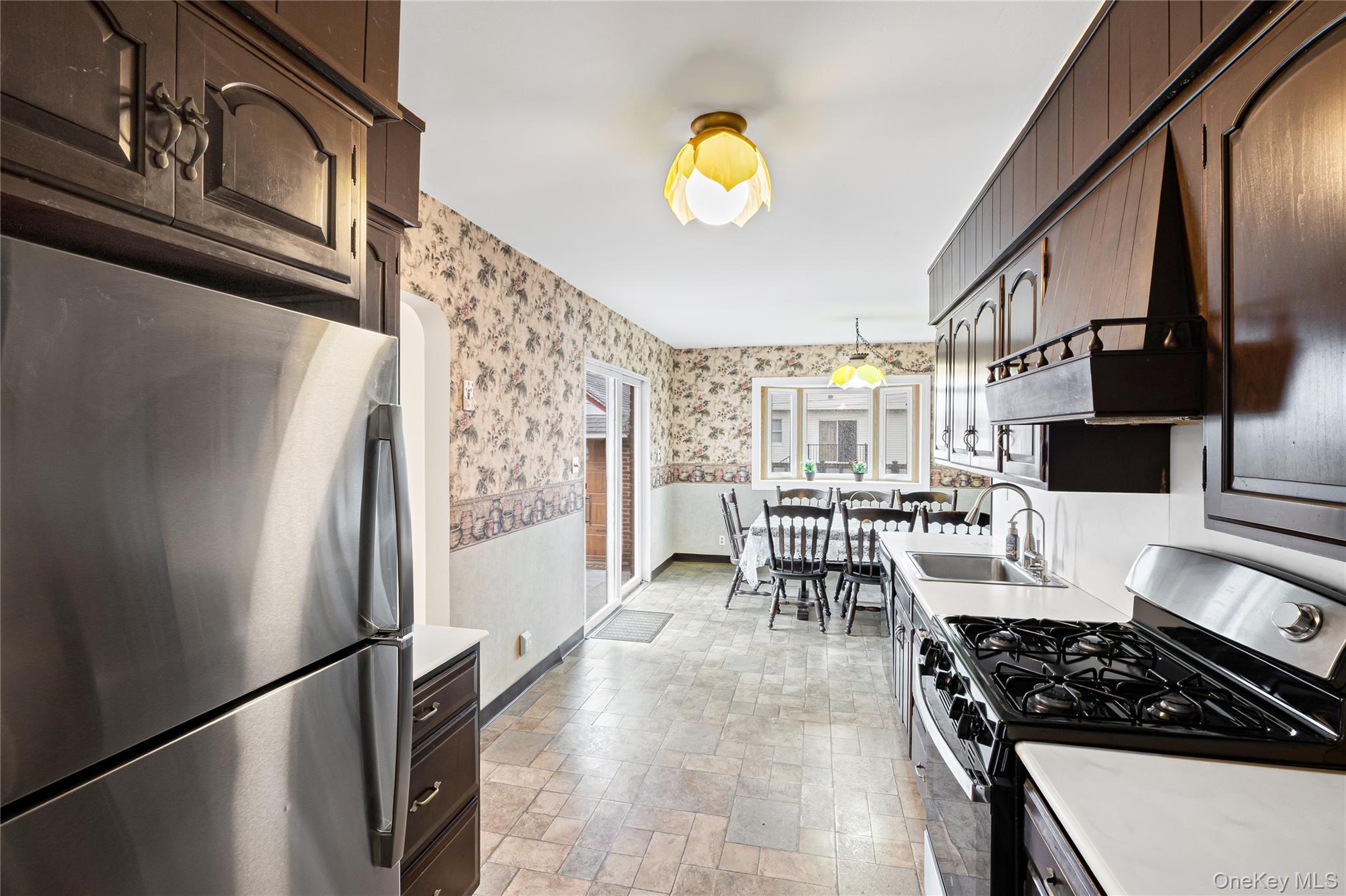 35 Lipton Lane, Williston Park, NY 11596