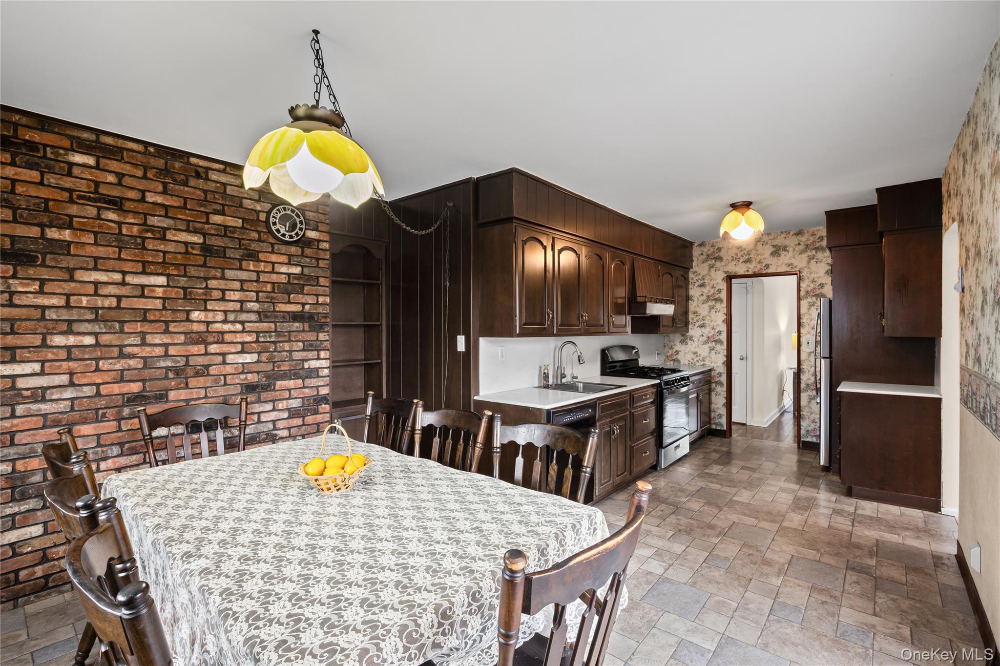 35 Lipton Lane, Williston Park, NY 11596