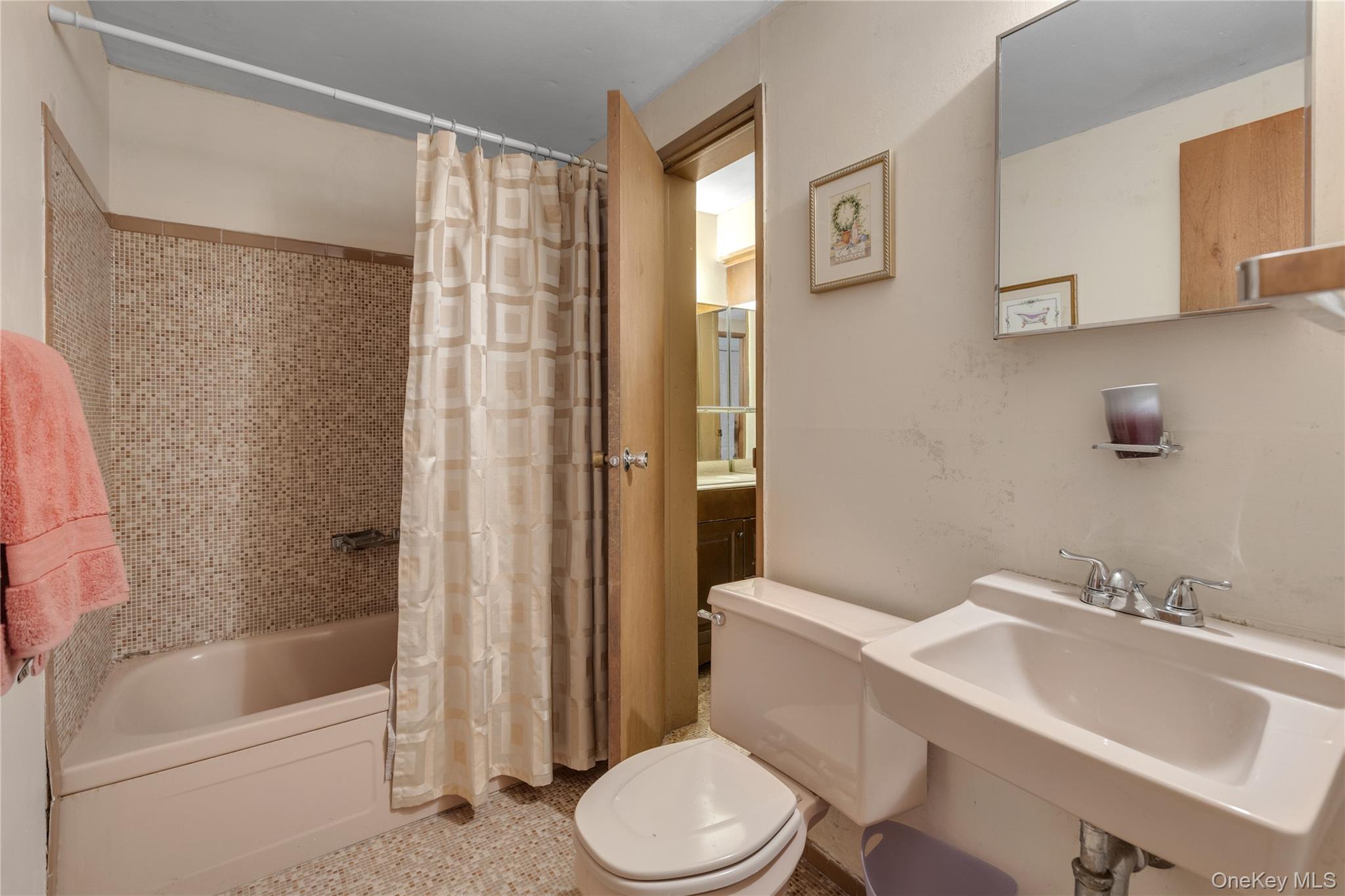 96 Split Cedar Drive, Islandia, NY 11749