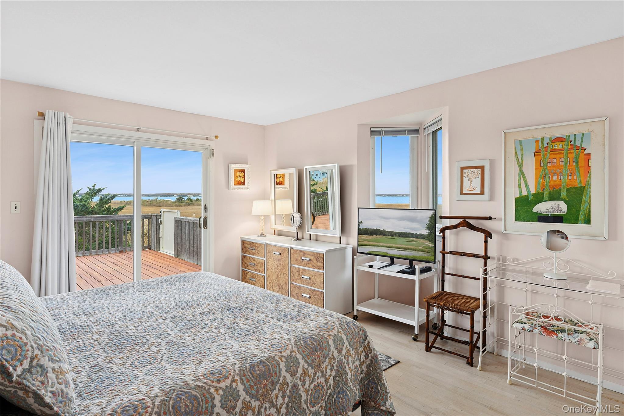 542 Dune Road, Westhampton, NY 11977