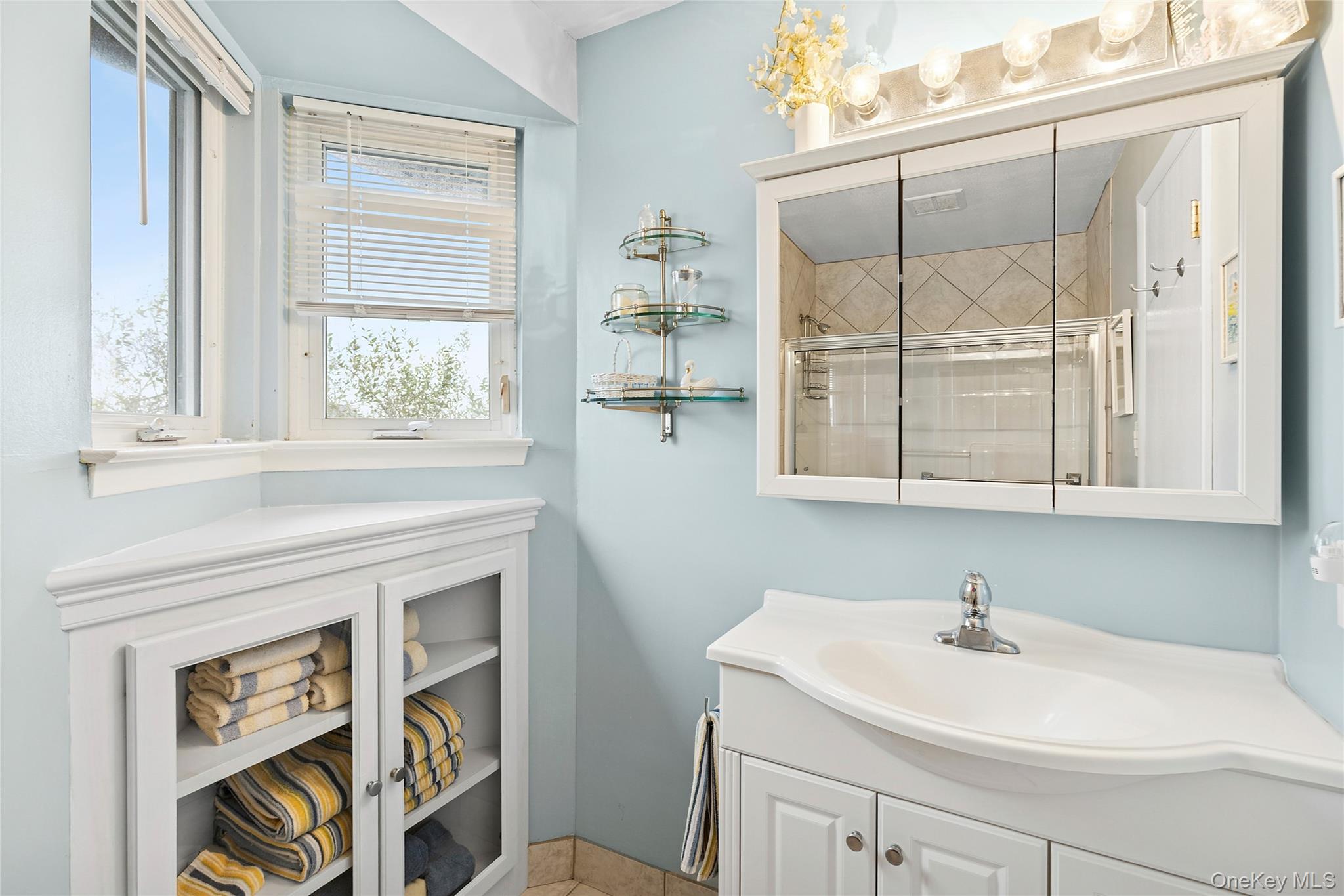 542 Dune Road, Westhampton, NY 11977