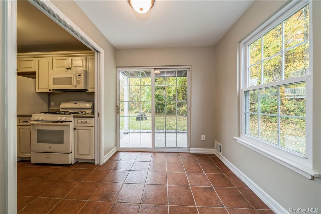 27 The Knolls, Warwick, NY 10990