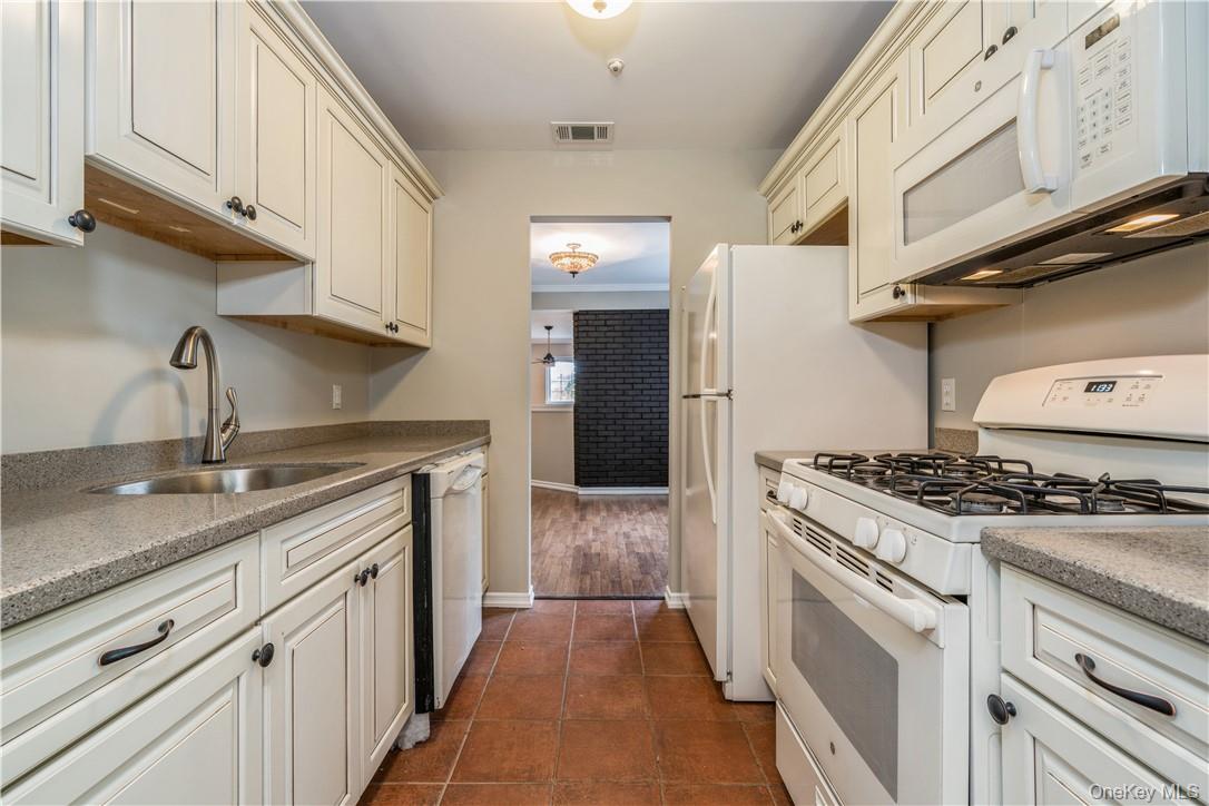 27 The Knolls, Warwick, NY 10990