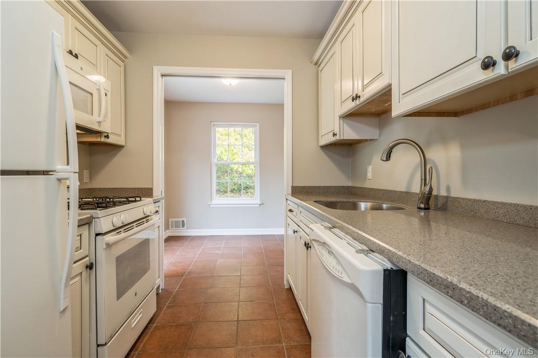 27 The Knolls, Warwick, NY 10990