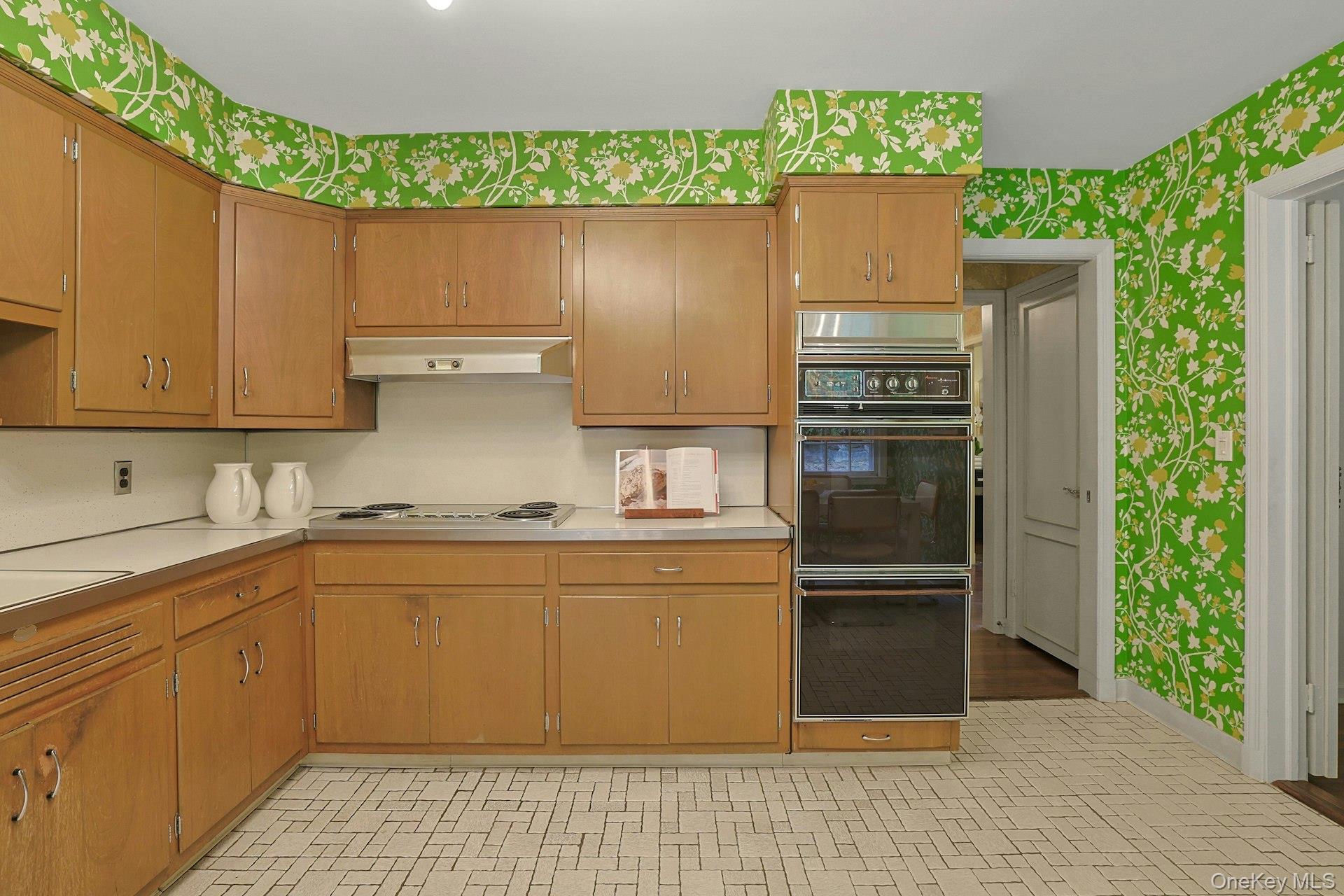 1 Elm Road, Scarsdale, NY 10583