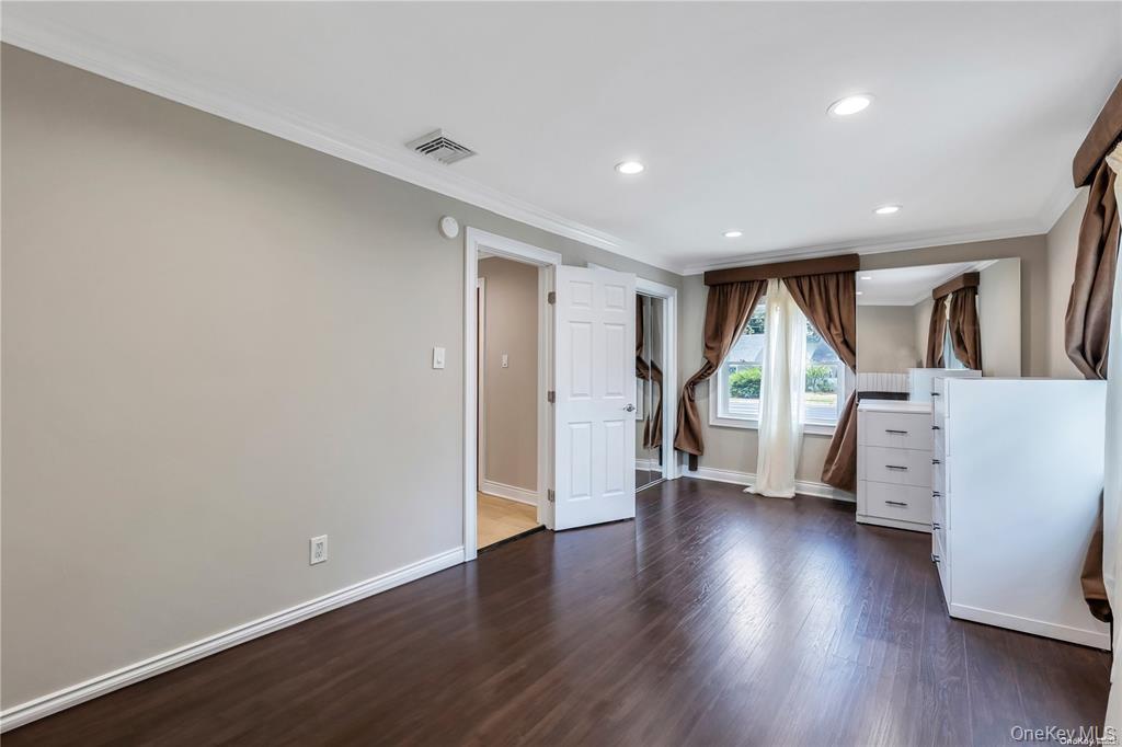 531 Old Country Road, Plainview, NY 11803