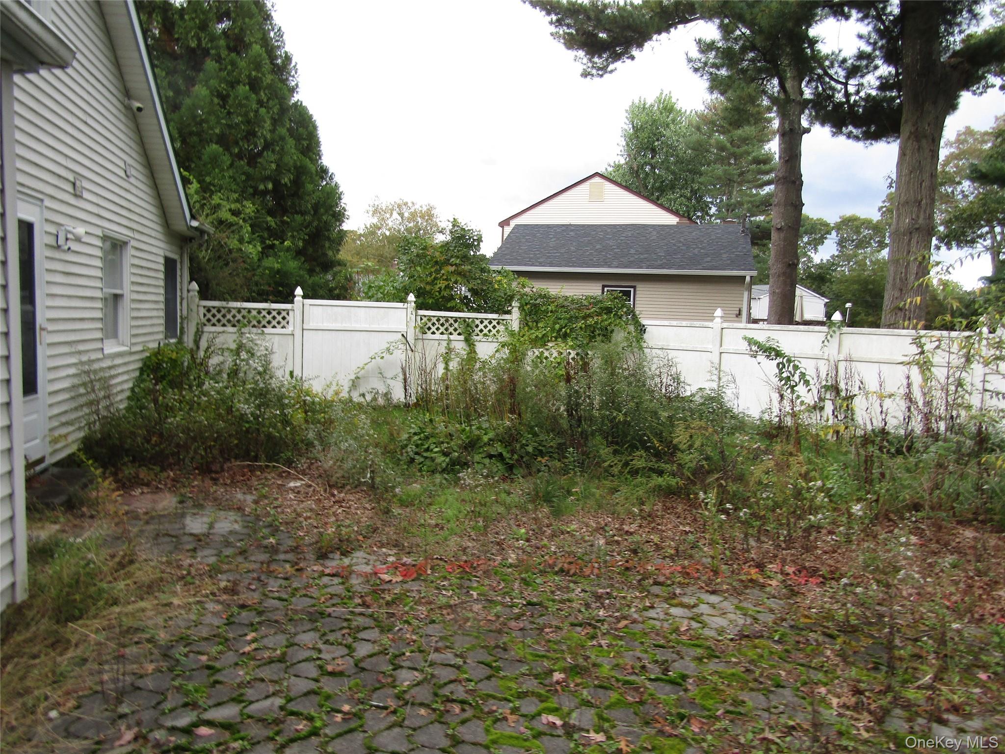 5 Wynville, Coram, NY 11727